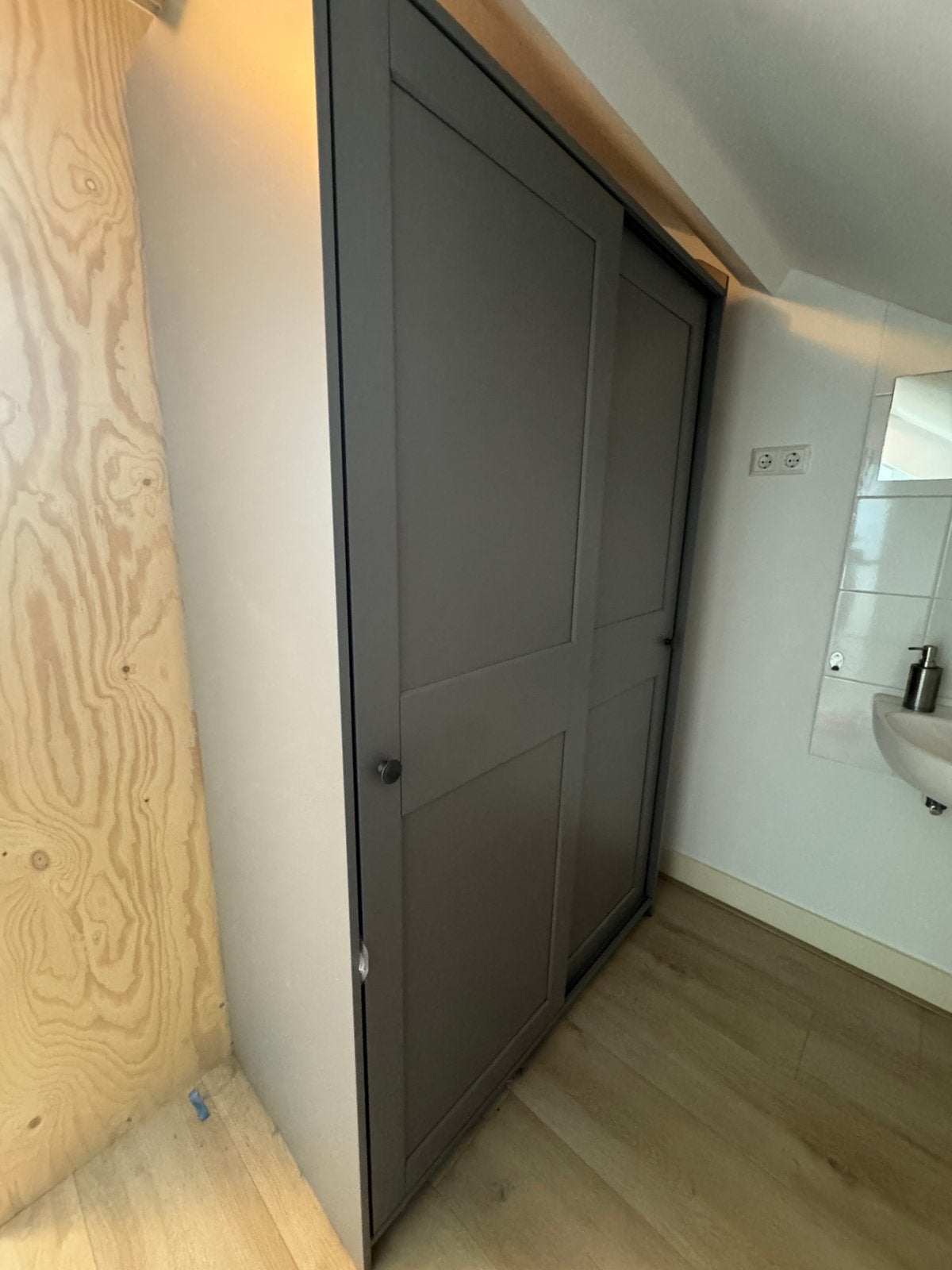 Grijze kleding kast Ikea, Huis en Inrichting, Ophalen, Zo goed als nieuw, 50 tot 75 cm, 200 cm of meer