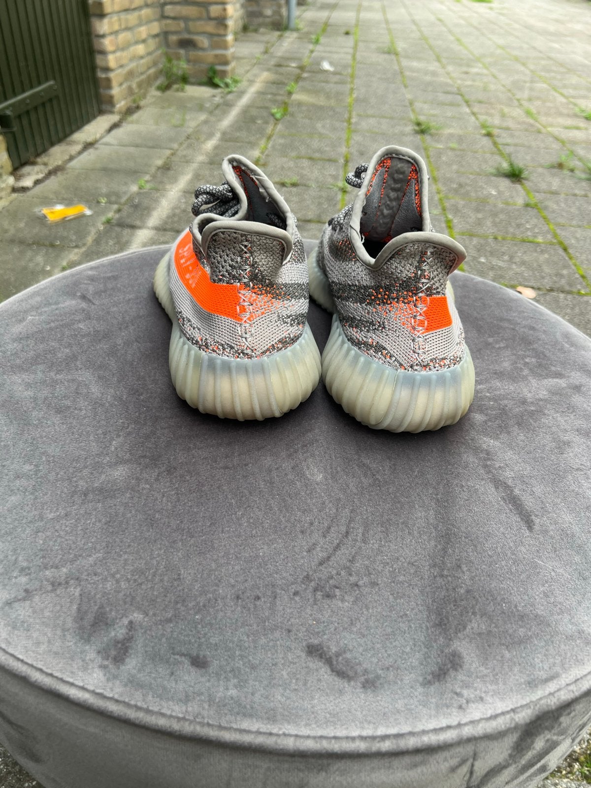 Adidas Yeezy Boost 350 V2 Beluga Reflective, Kleding | Dames, Ophalen of Verzenden, Gedragen, Grijs, Sneakers of Gympen