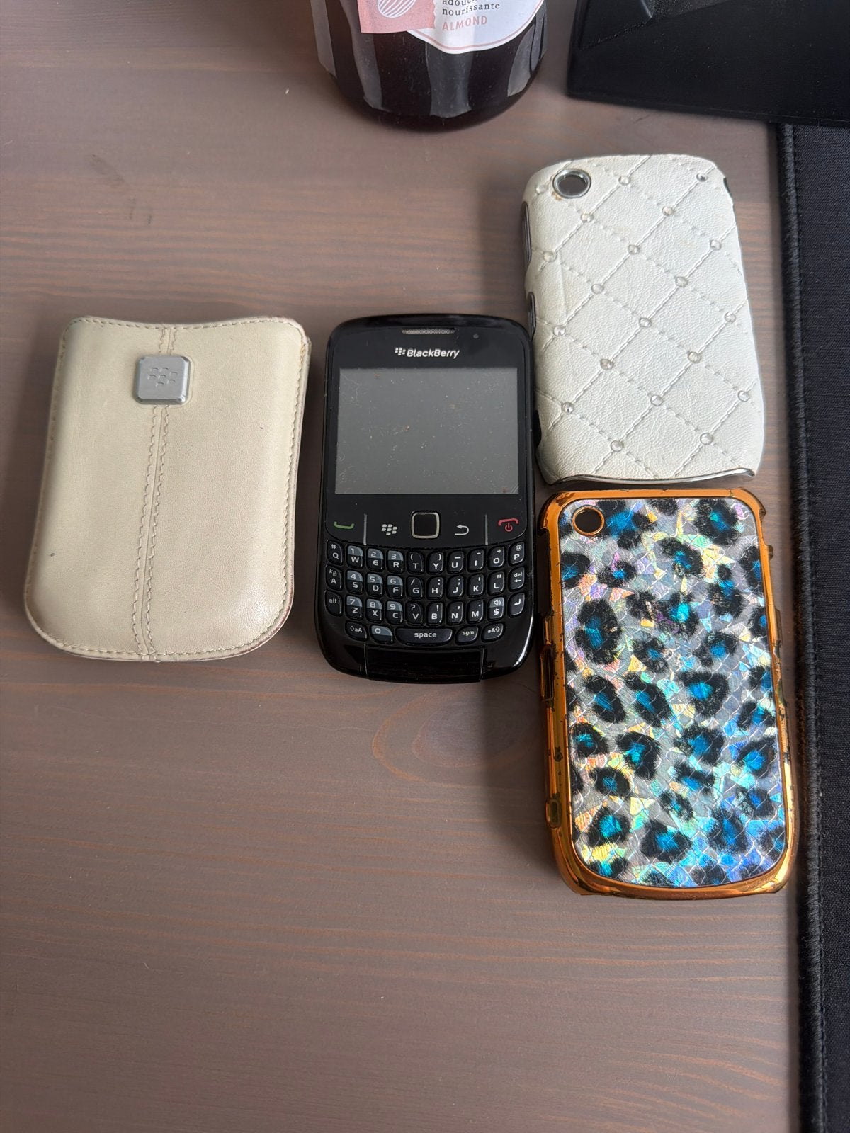BlackBerry Curve 9320 met hoesjes, Telecommunicatie, Ophalen, Gebruikt, Zwart, 3 tot 6 megapixel