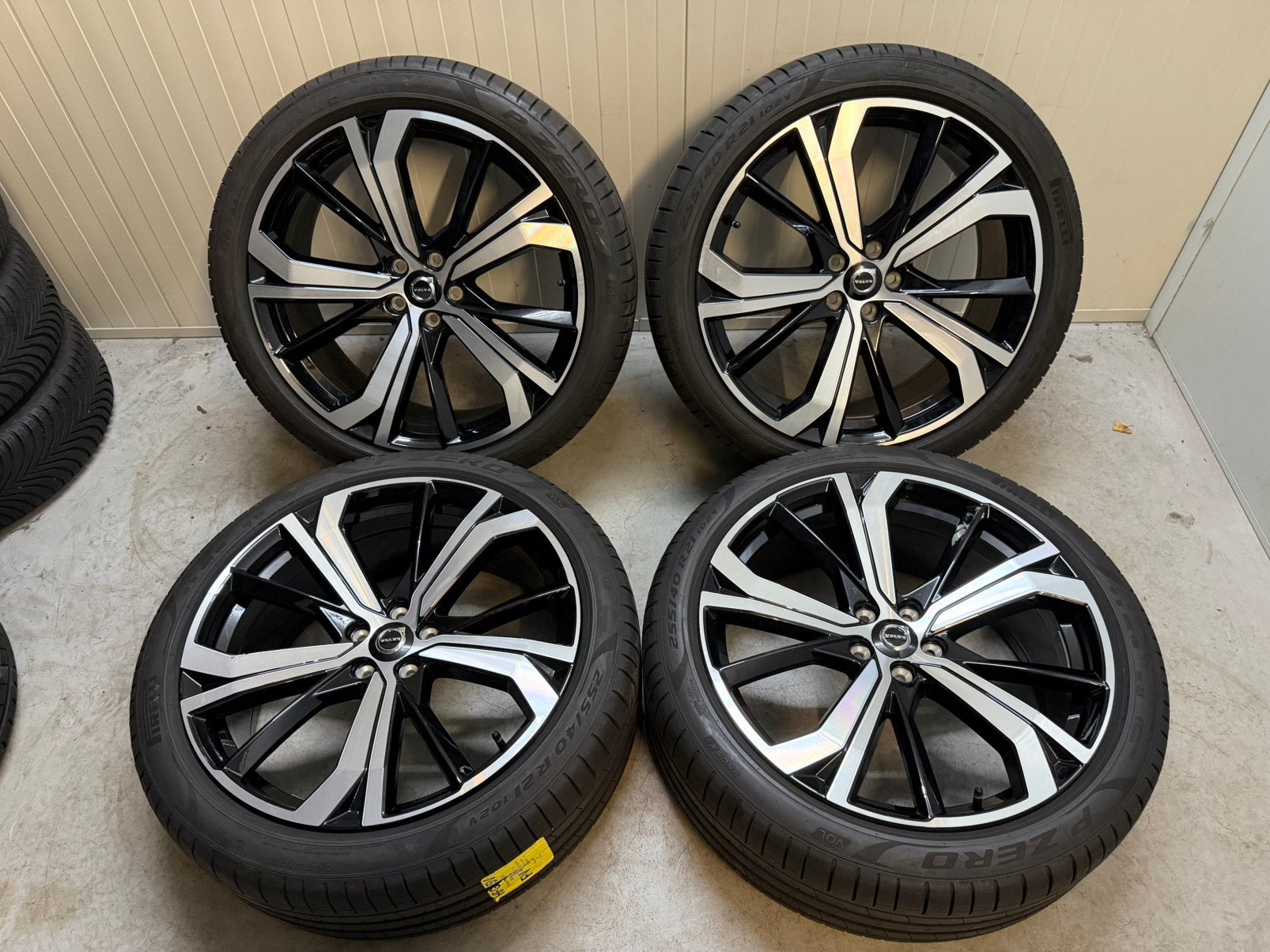 Originele Volvo XC60 21 inch Pirelli VOL zomer 2024 DEMO, Ophalen, Gebruikt, 255 mm, Banden en Velgen