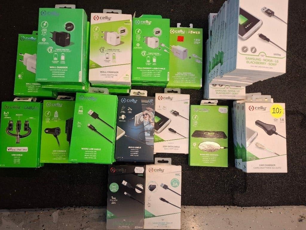 Celly laadkabels,wallchargers,headsets en earphones divers, Ophalen, Nieuw, Auto