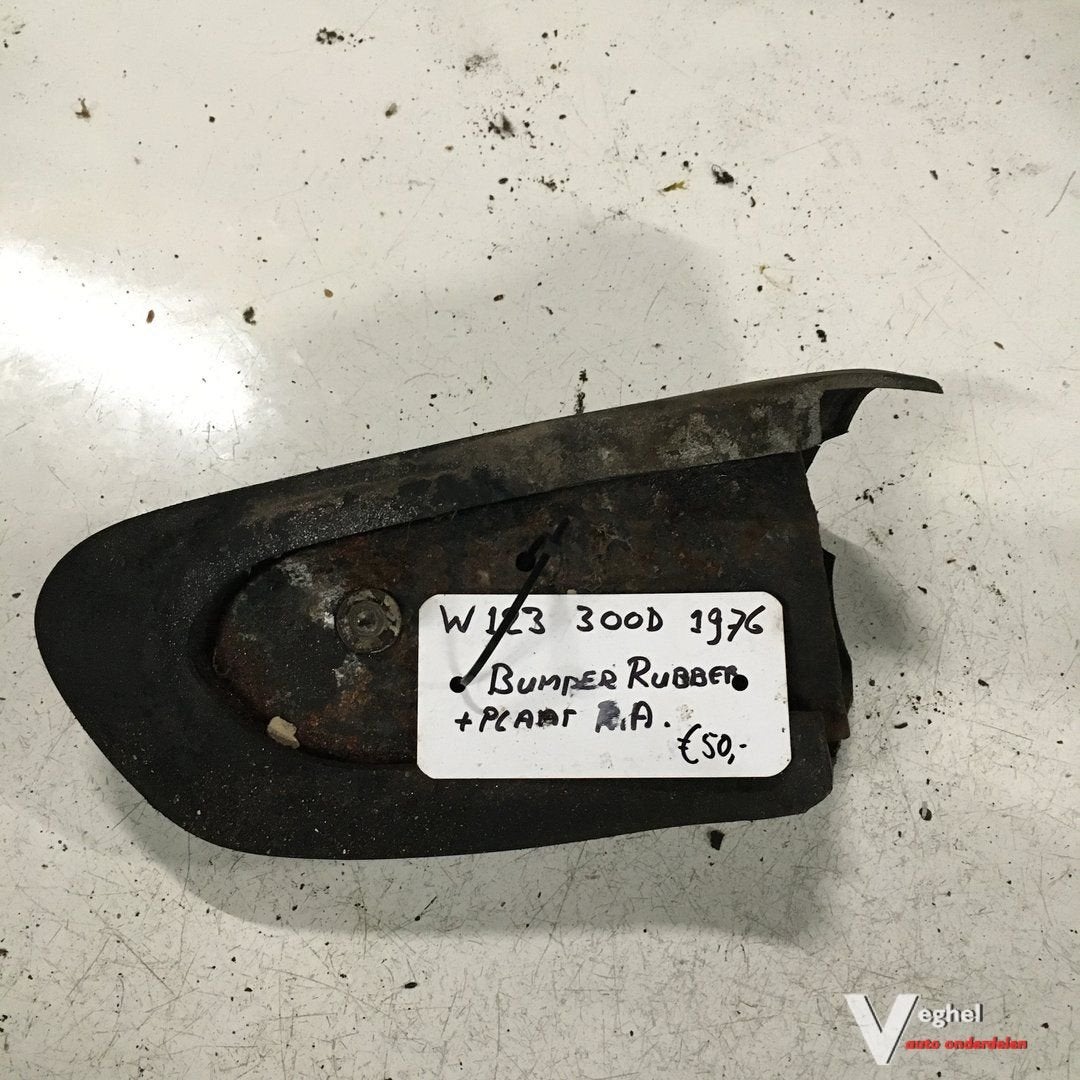 Mercedes W123 3.0 diesel 1976   Bumperhoek met plaat Rechtsa