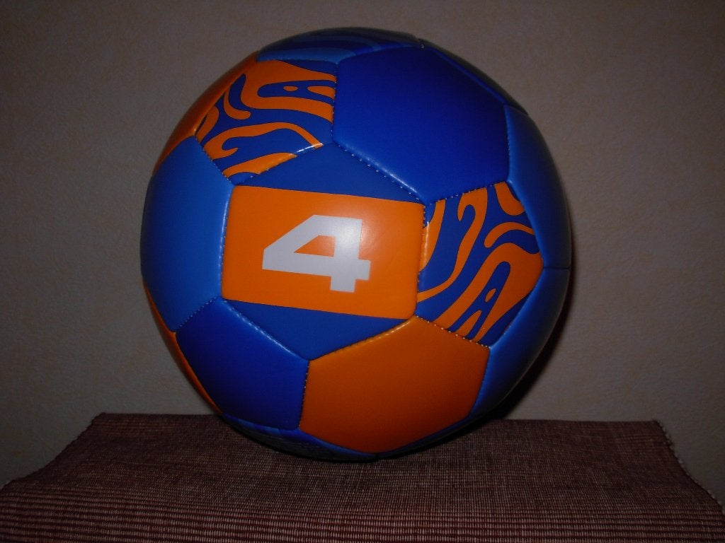 Voetbal   Nog nieuw !  Oranje/Blauw  450 gram, Maat XL, Ophalen of Verzenden, Nieuw, Bal