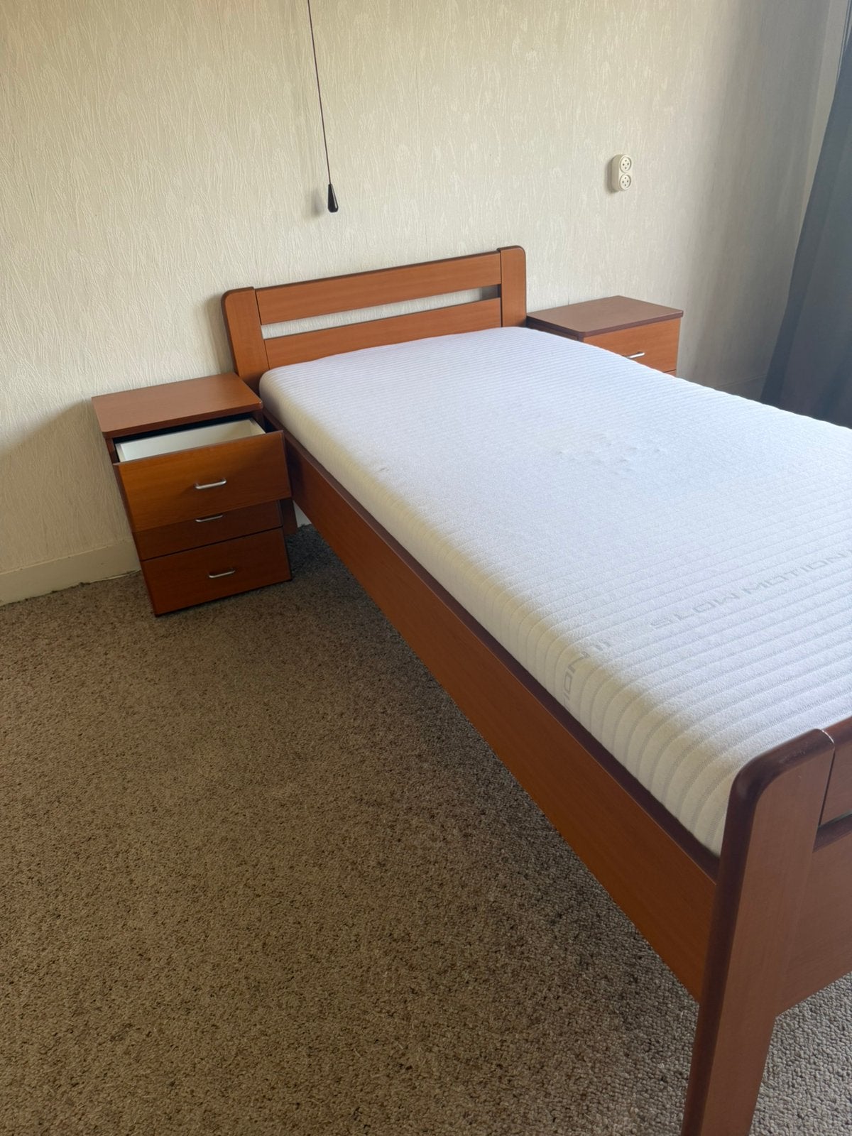 1 persoons senioren  bed met nachtkastjes 200/90, Ophalen, Gebruikt, Eenpersoons