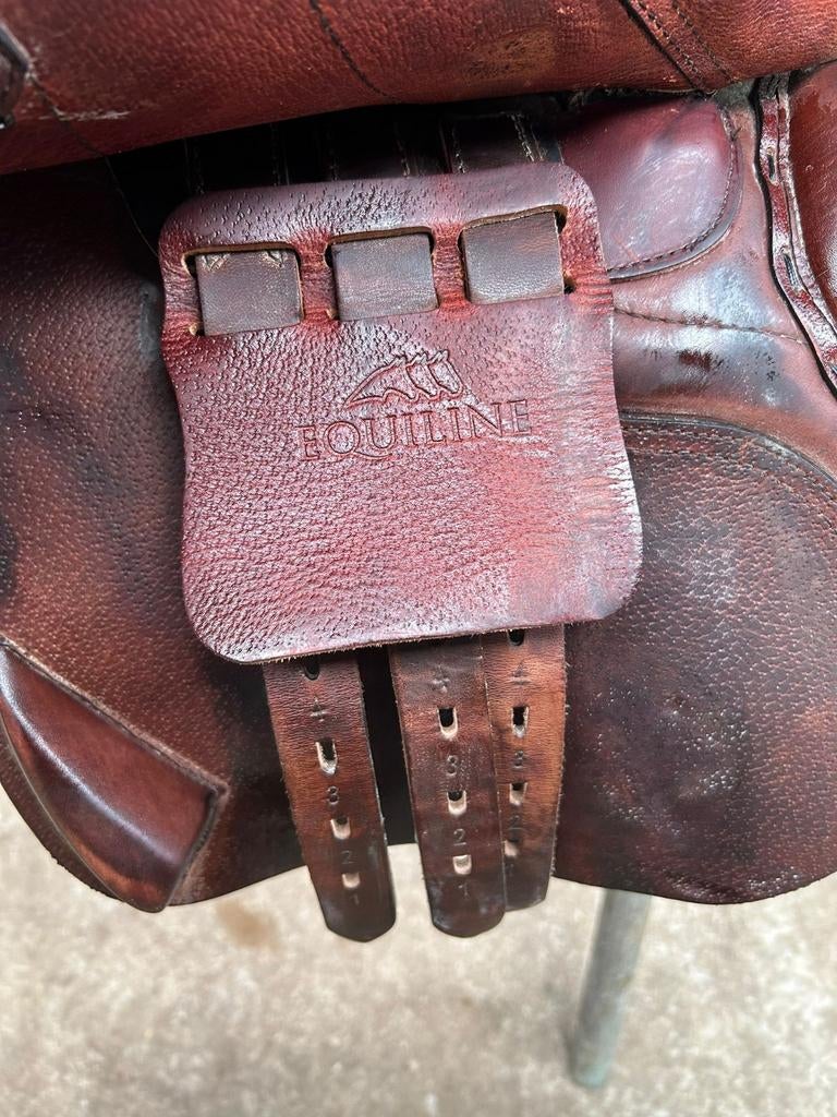 Spring zadel Equiline 18 inch  van 2023, Dieren en Toebehoren, Paarden en Pony's | Zadels, Ophalen of Verzenden, Springen