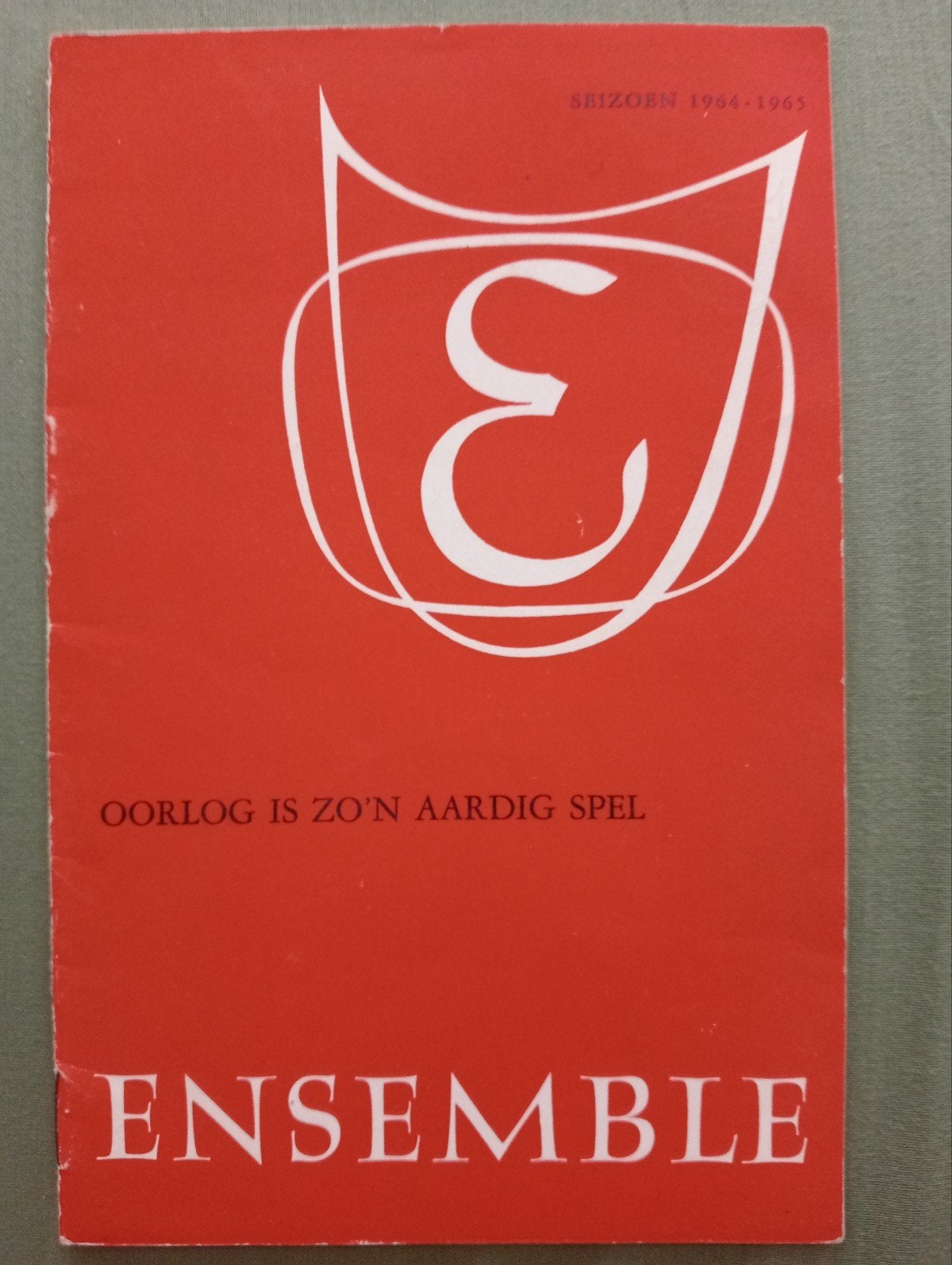 Oorlog is zo'n aardig spel - Ensemble (1964-1965), Boeken, Ophalen of Verzenden, Gelezen, Toneel