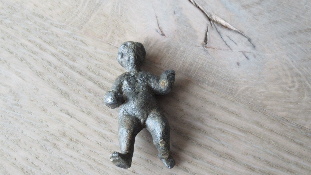 Loden beeldje van een soort cupido 17/e - 18/e eeuw, Verzamelen, Ophalen of Verzenden, Gebruikt, Mens