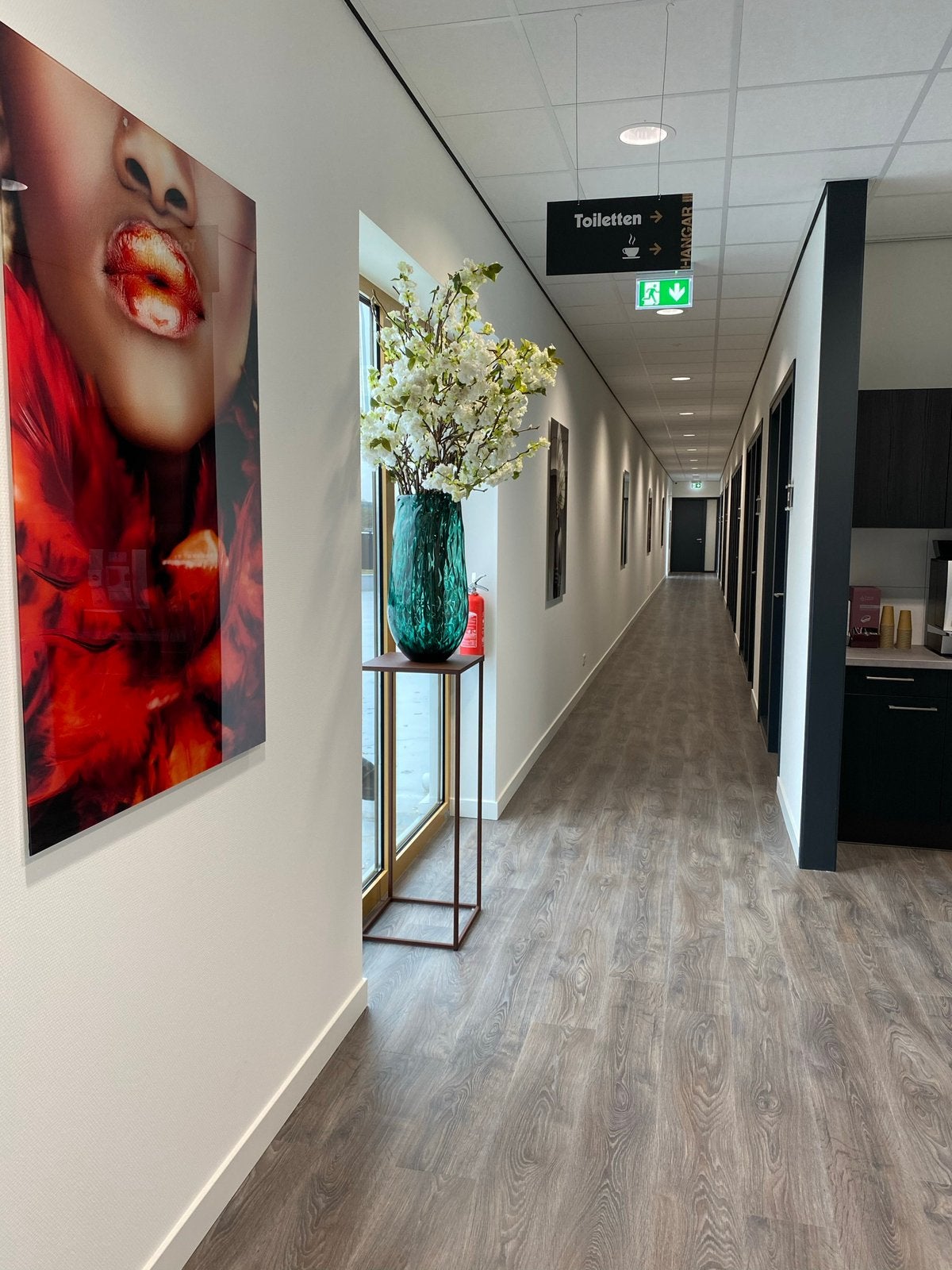 Kantoor unit A-locatie 30m2 per 01-09 te huur. Full service