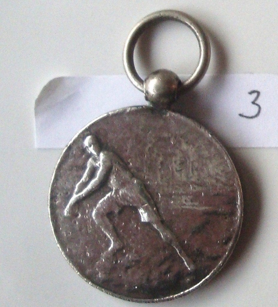 Oude sportmedaille: Atletiek (?) achterzijde Je maintiendrai, Ophalen of Verzenden, Overige materialen, Nederland