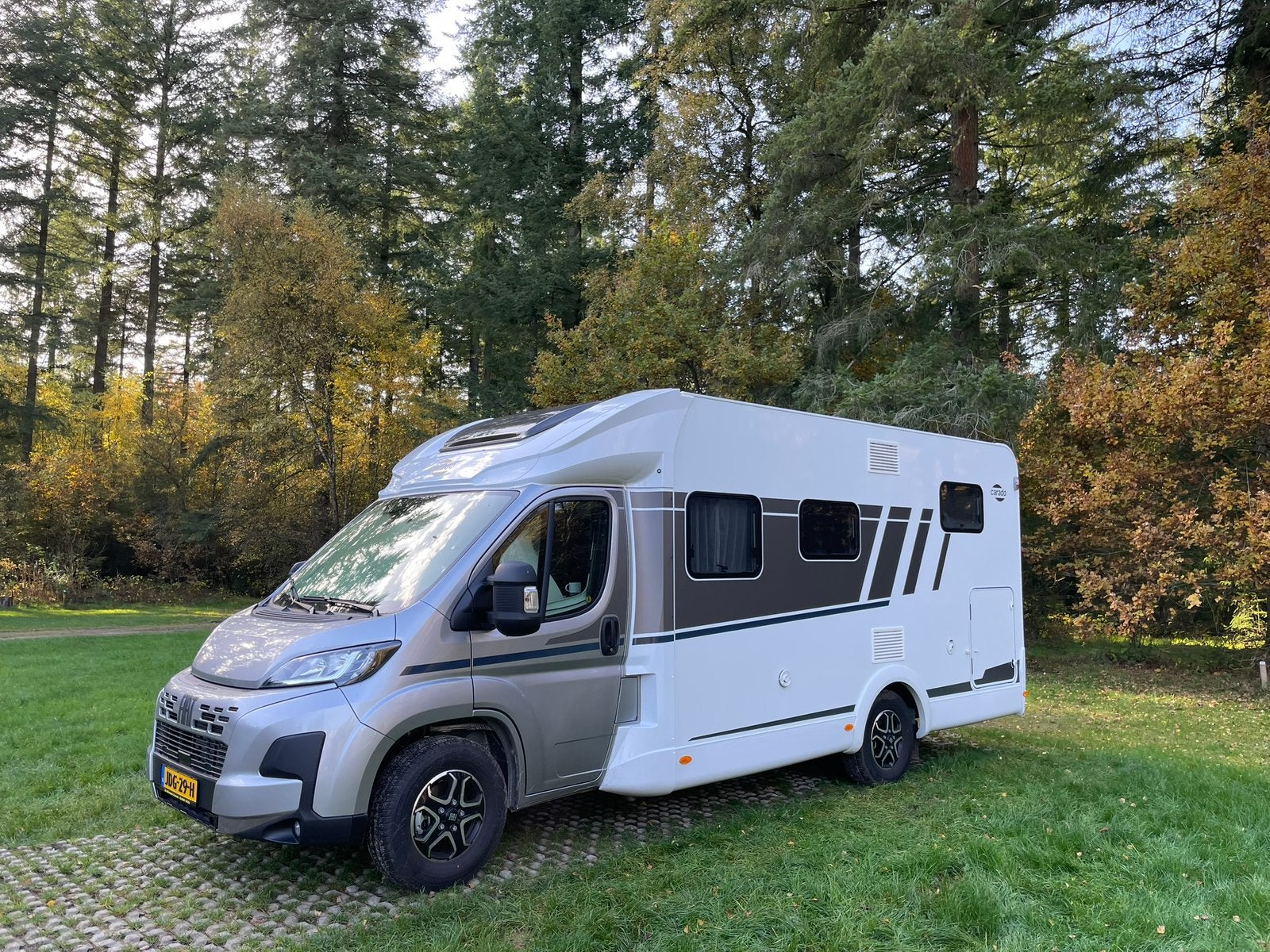 Carado Fiat Automaat T328 Pro+ Luxe MY2026 - 7 mtr tot 5 p., Caravans en Kamperen, Automaat, Standaard zit, Ringverwarming, Fiat