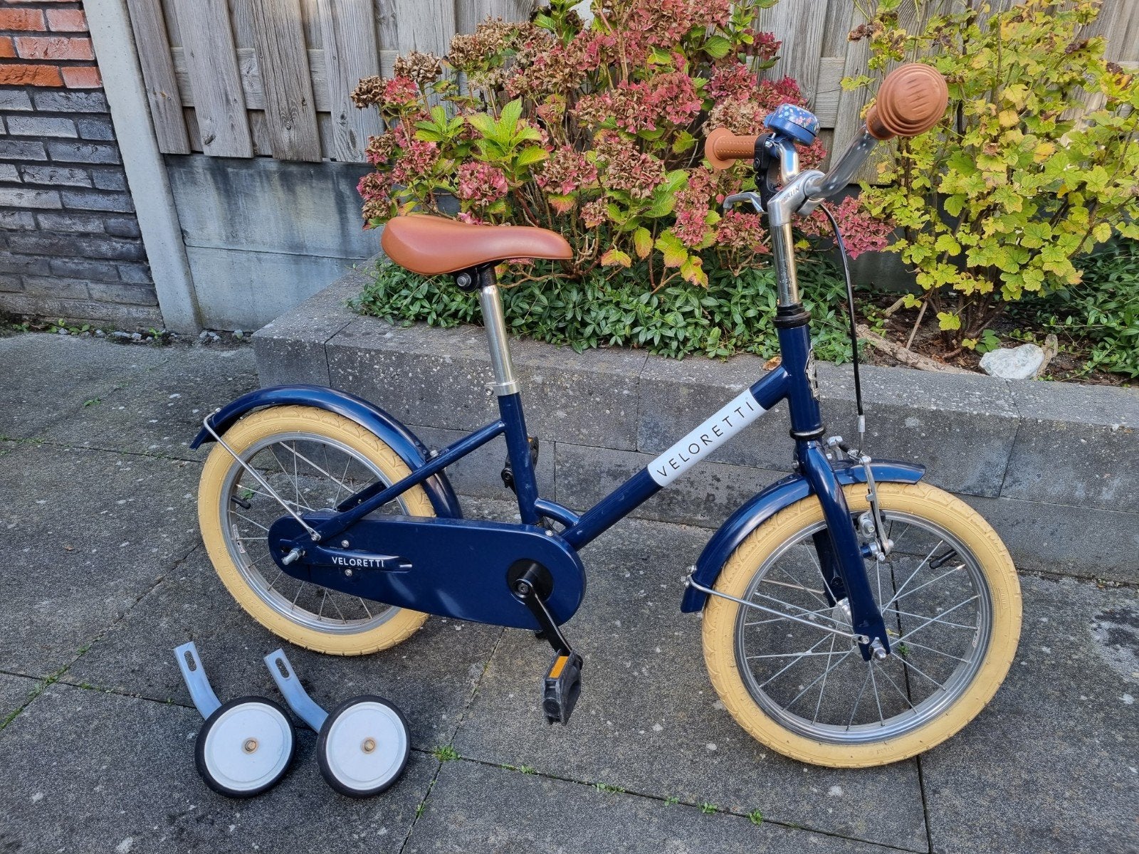 Veloretti Maxi kinderfiets 16 inch blauw met zijwieltjes, Ophalen, Zijwieltjes, Veloretti, 16 tot 20 inch