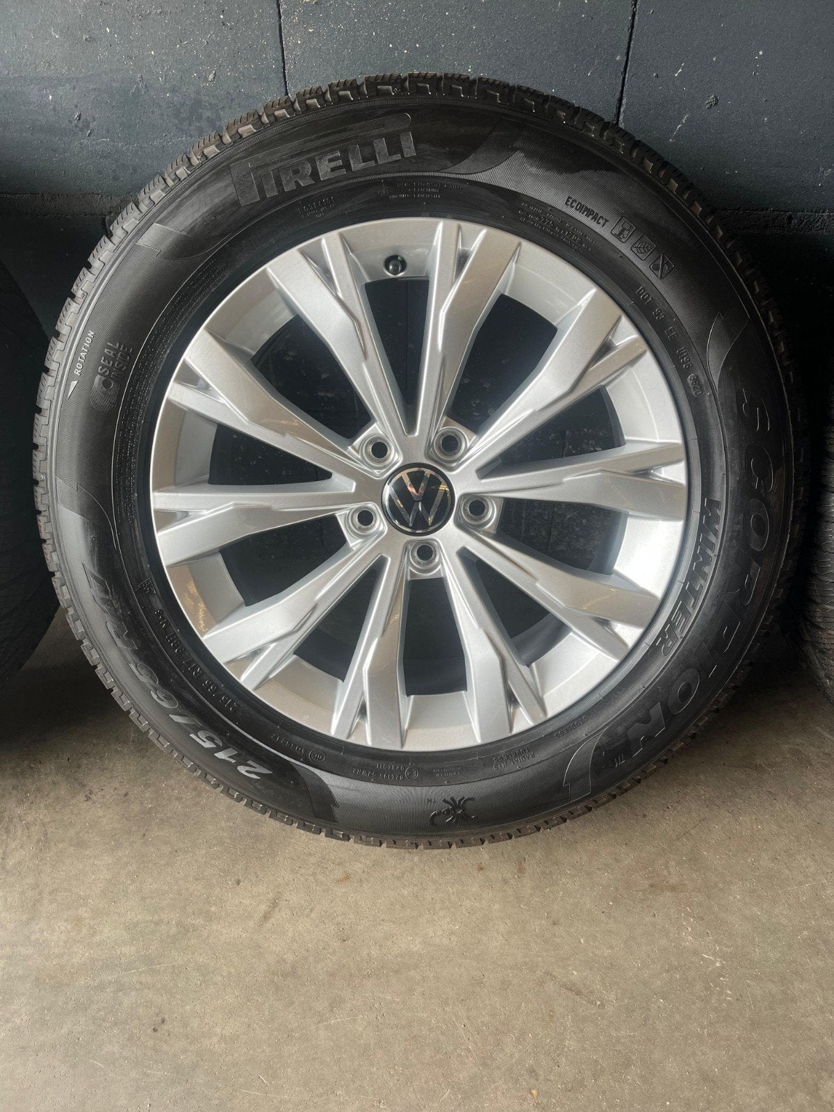 17" Originele VW Tiguan Winterset Pirelli "Montana", Banden en Velgen, 17 inch, 3833BP, Personenwagen