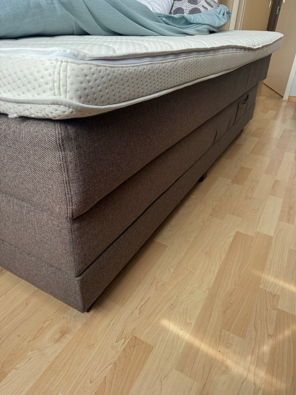 Elektrisch verstelbare boxspring 180x200 cm met beddengoed, Ophalen, Gebruikt, Bruin, Tweepersoons