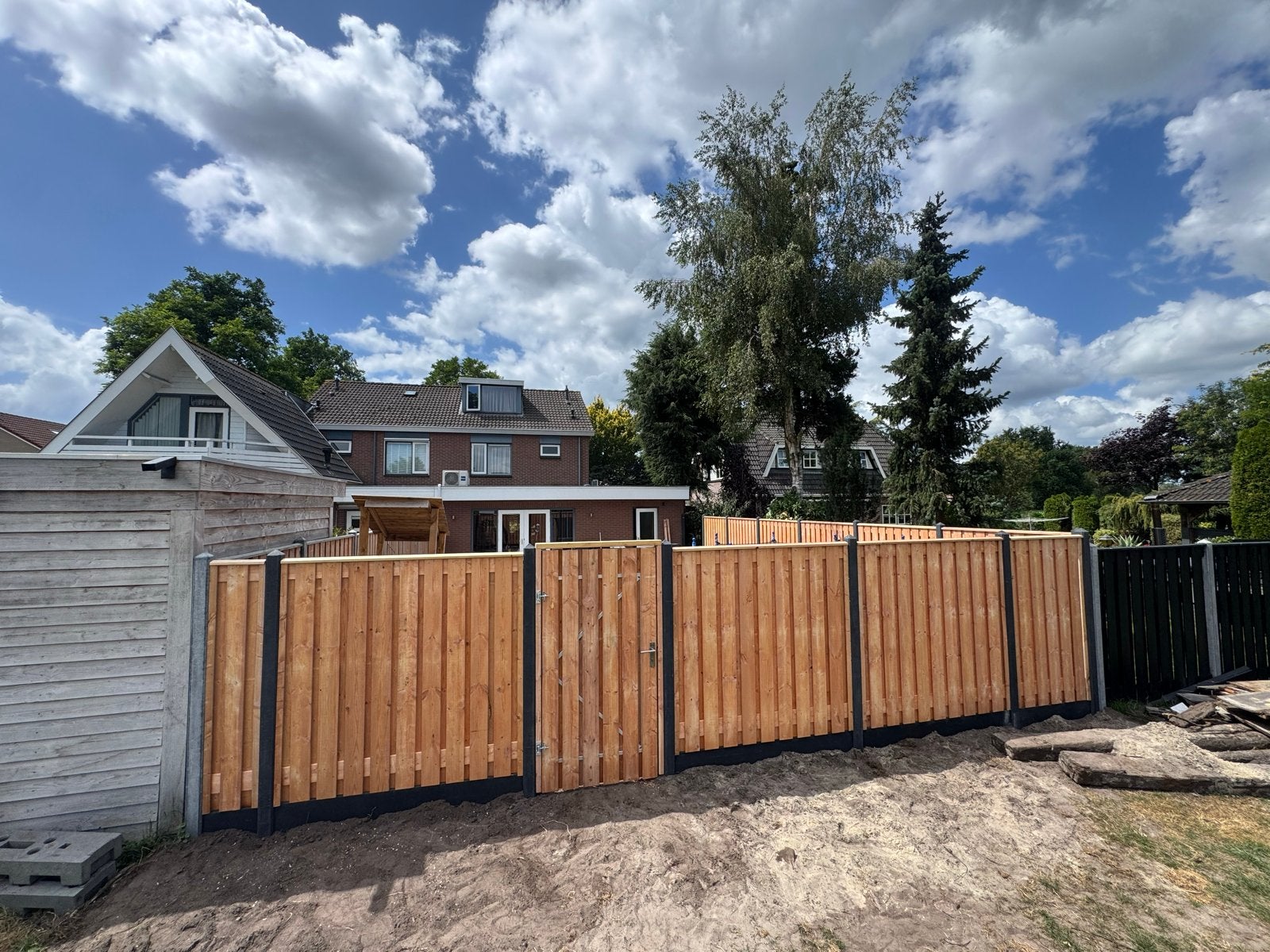 Houten schutting met betonpalen en onderplaten, Tuin en Terras, Schuttingen, 1 tot 2 meter, 6 meter of meer, Nieuw, Ophalen of Verzenden