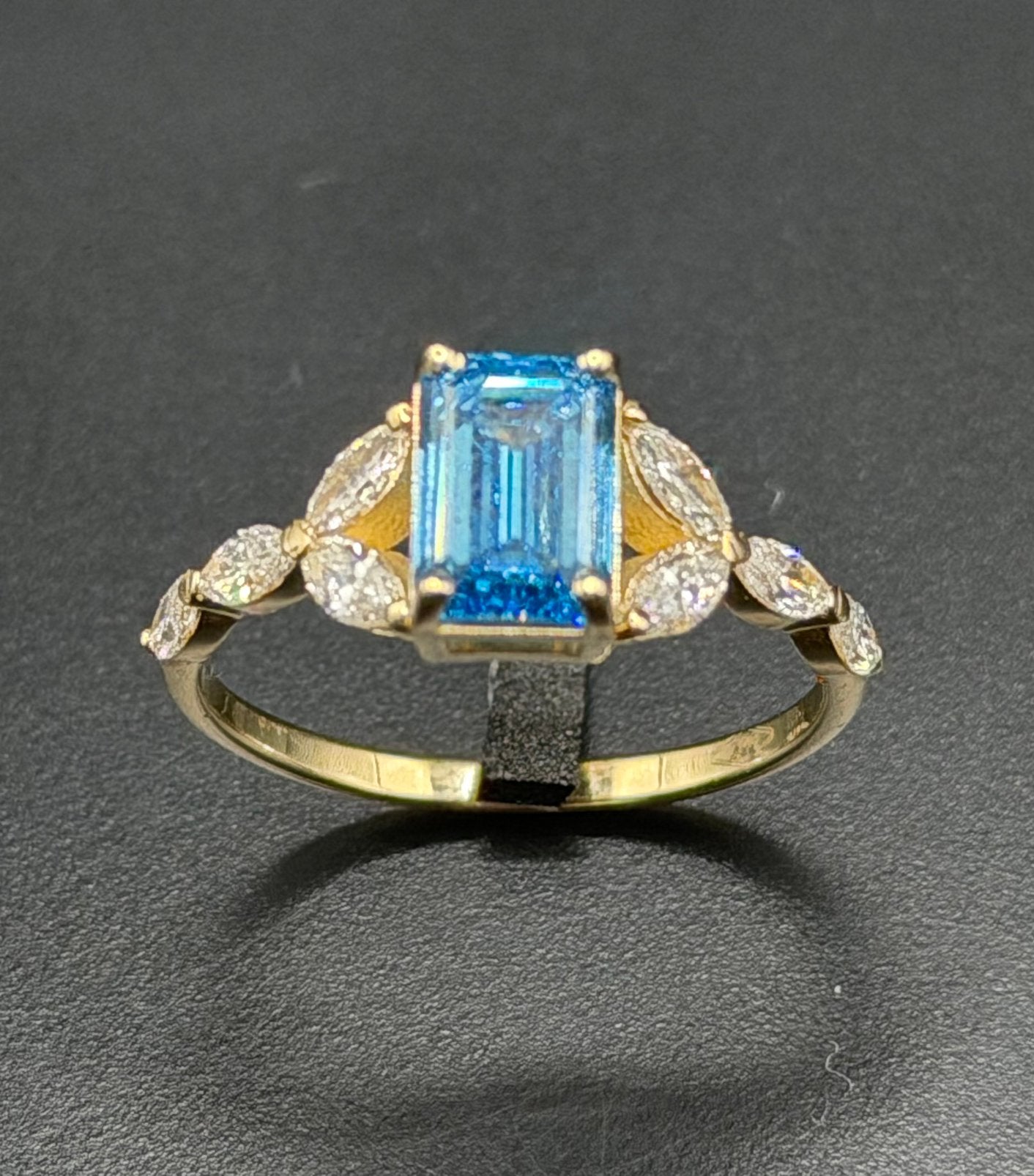 Nieuwe 14K gouden verlovingsring met blauwe diamant- 17,5mm, Sieraden, Tassen en Uiterlijk, Nieuw, Ophalen of Verzenden, 17 tot 18