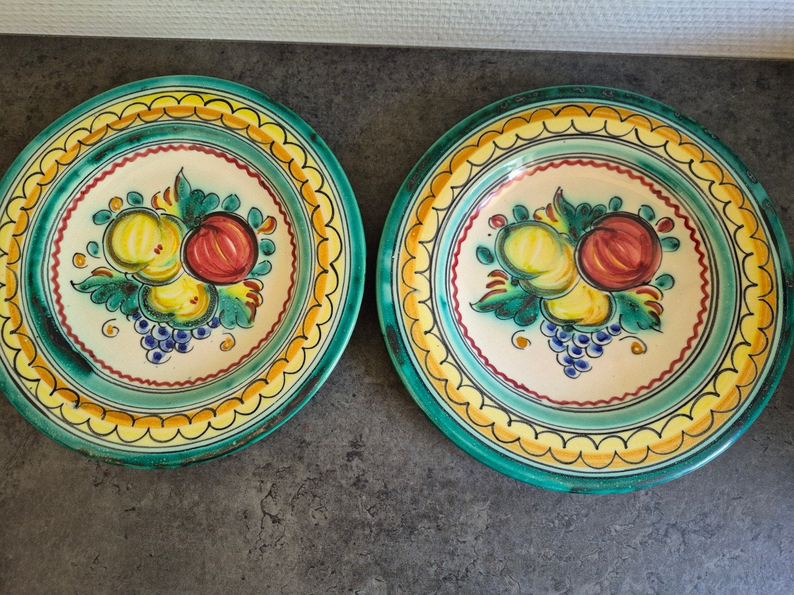 2  prachtige Wandbordjes met Fruitmotief - 24 cm handwerk, Ophalen of Verzenden