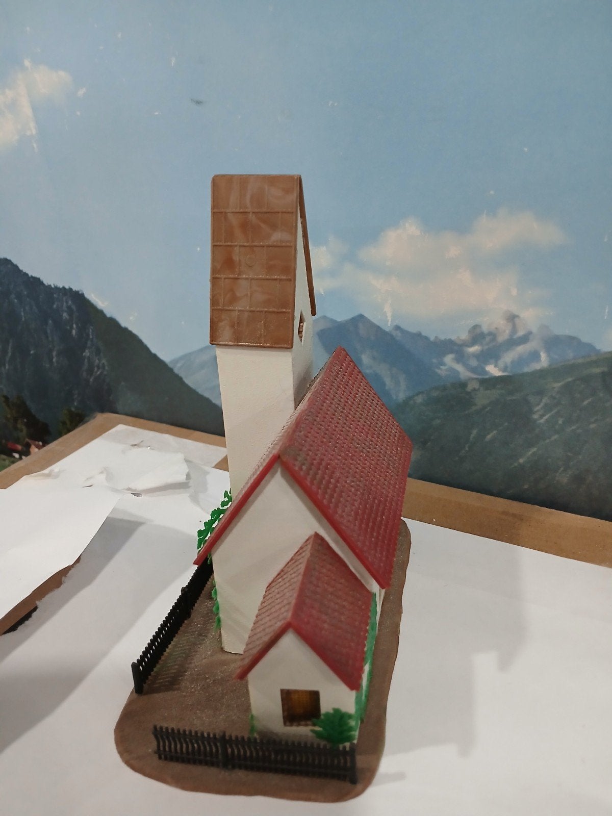 Mooie kerk voor HO spoorbaan, Hobby en Vrije tijd, Modeltreinen | H0, Ophalen of Verzenden, Gebruikt, Brug, Tunnel of Gebouw, Overige merken