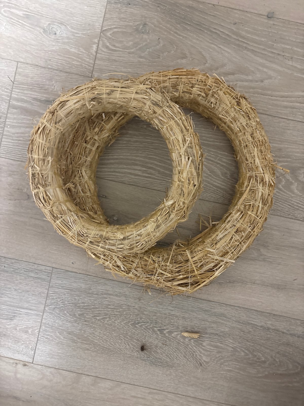 2 Strokransen - Knutselmateriaal voor decoratie, Ophalen of Verzenden, Natuurlijk materiaal, Kerstmis, Knutselmateriaal