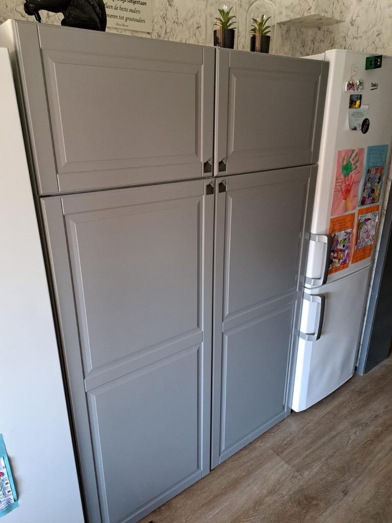 Grijze keukenkasten boven en onderkast per set 150 €, Huis en Inrichting, Ophalen, Gebruikt