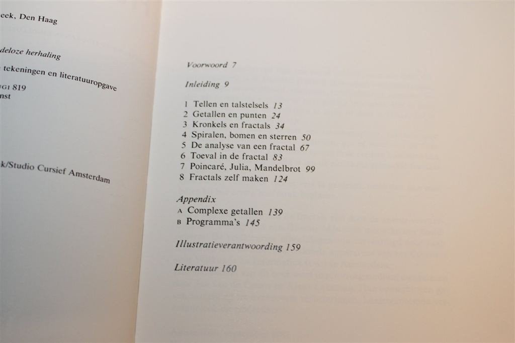 Fractals — Lauwerier, Meetkundige Fig Eindeloze Herhaling, Boeken, Ophalen of Verzenden, Zo goed als nieuw, Natuurwetenschap