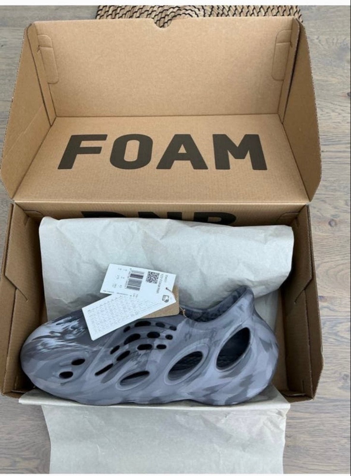 Yeezy Foam Runner MX Granite - Maat 43, Kleding | Heren, Schoenen, Ophalen, Nieuw, Overige kleuren, Slippers