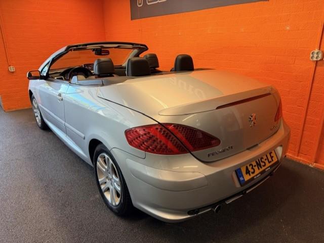 Peugeot 307 CC 2.0 16V / AUTOMAAT / VELE OPTIES / TOPSTAAT!, Auto's, Gebruikt, 4 cilinders, Cabriolet, 4 stoelen