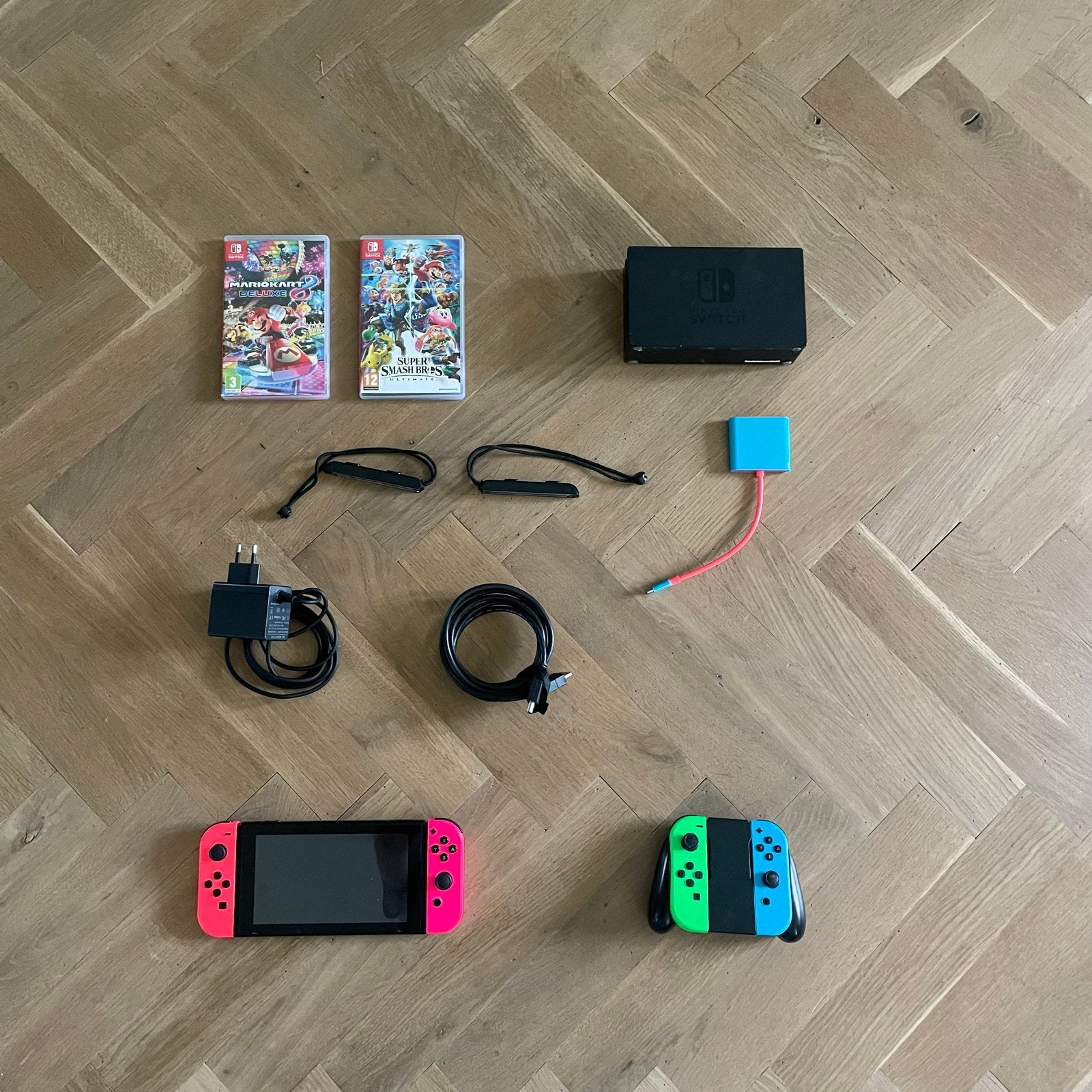 Nintendo Switch met 4 controllers, 2 games en een  hoes, Ophalen, Switch Original, Met 3 controllers of meer, Gebruikt