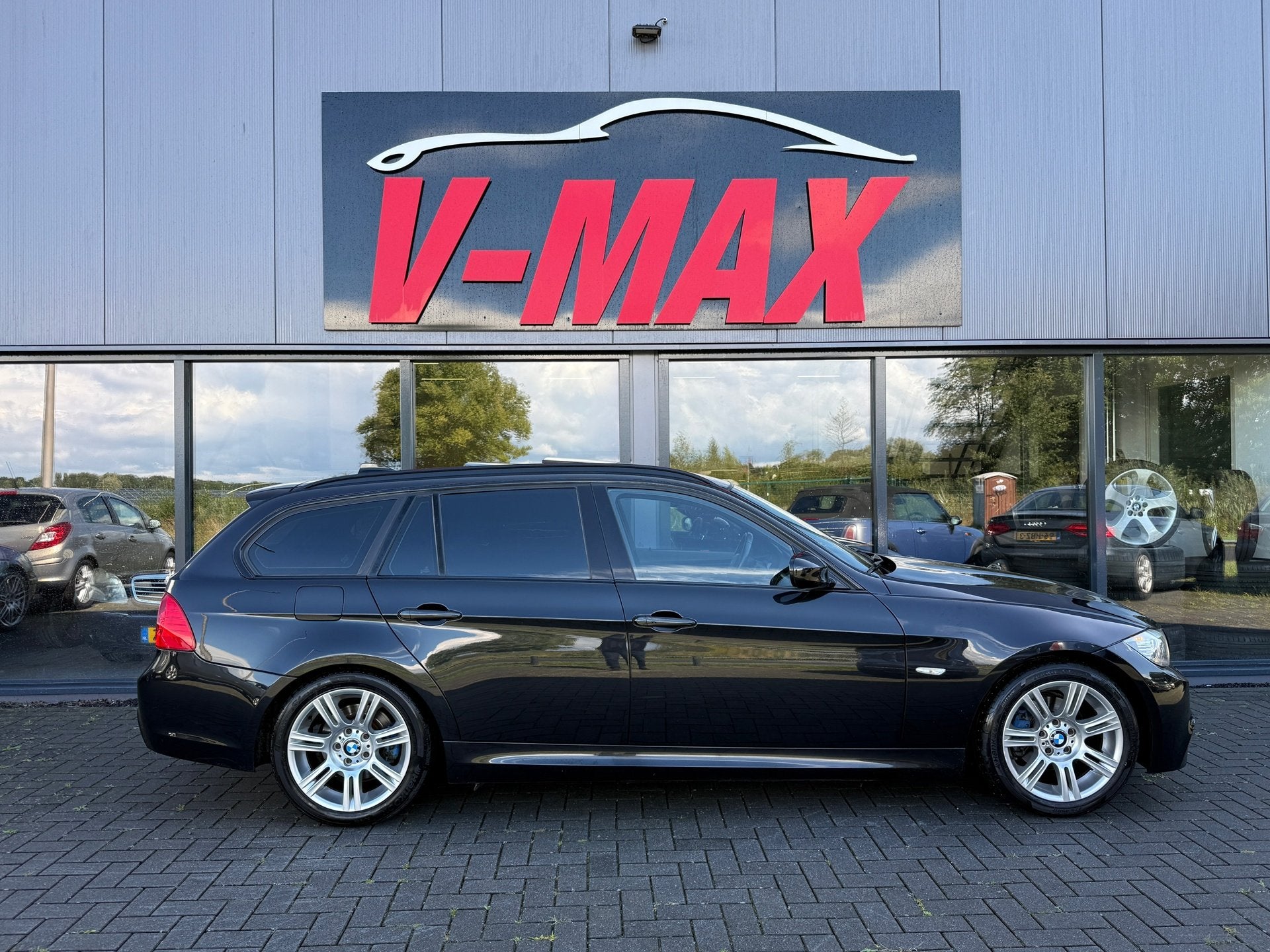 BMW 318i 2.0 LCI M-Sport Pano NaviProf Leer Stoelvw Trekhaak, Euro 5, Achterwielaandrijving, Zwart, Leder