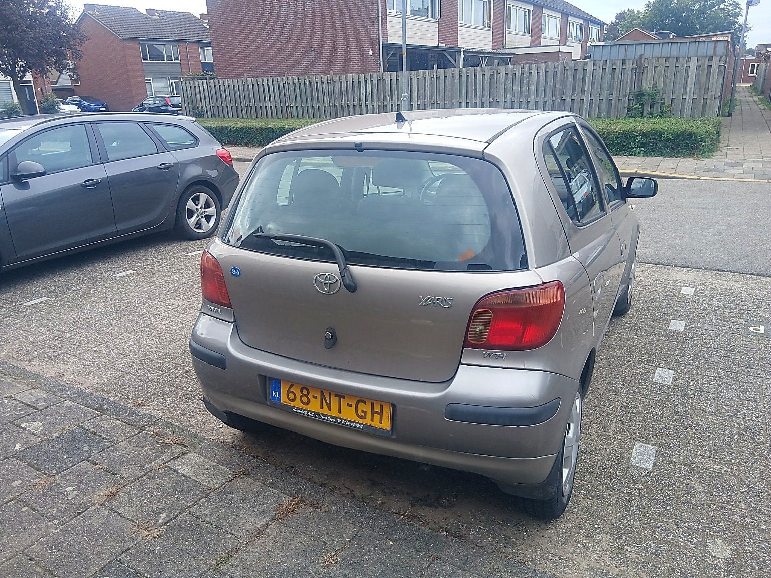 Foto 7 van Toyota Yaris 1.3 87pk zuinige, lage 143000km!