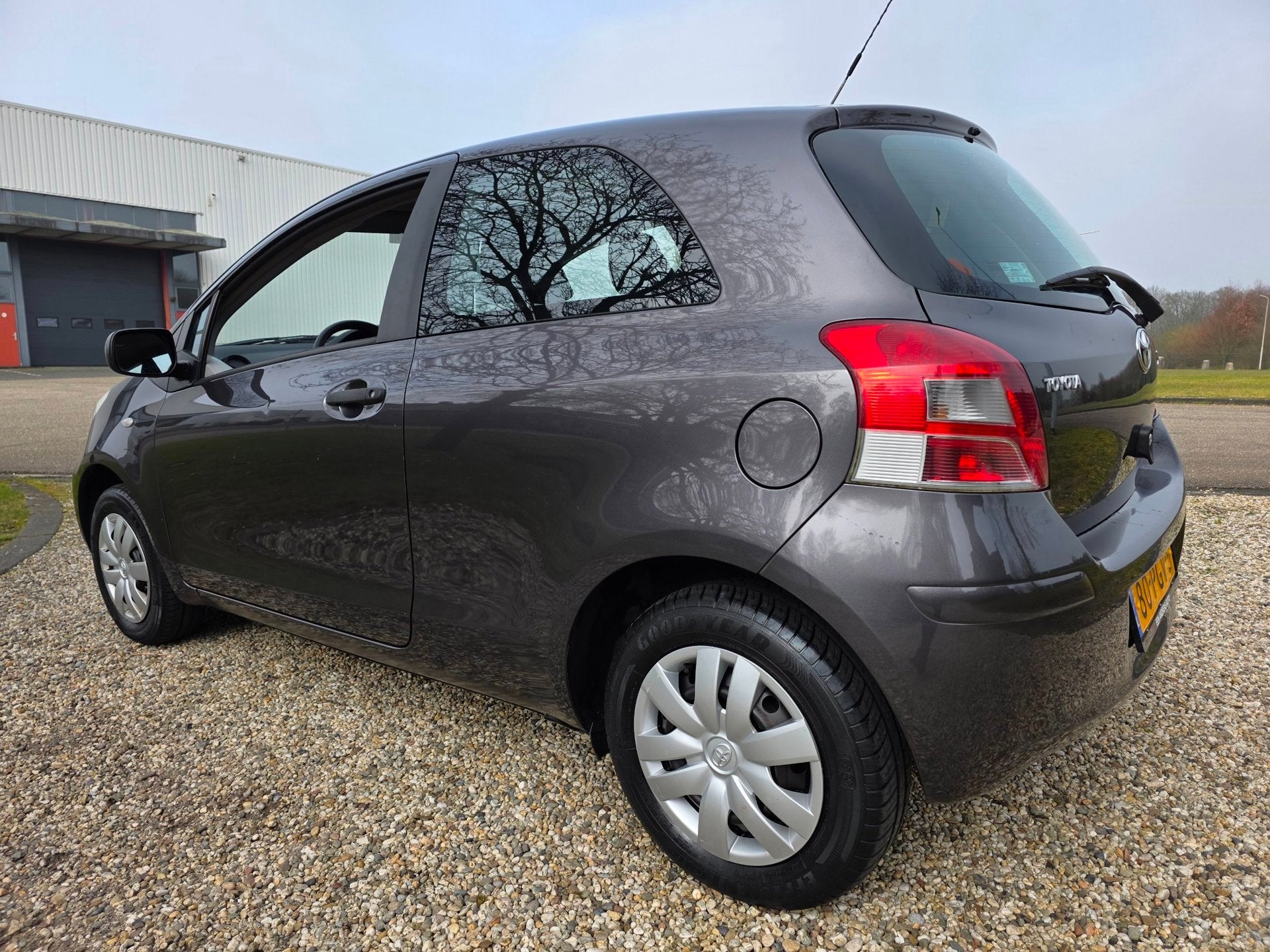 Toyota Yaris 1.0 VVTi Acces AIRCO *apk:02-2027*, Auto's, Voorwielaandrijving, Euro 5, 750 kg, 965 kg