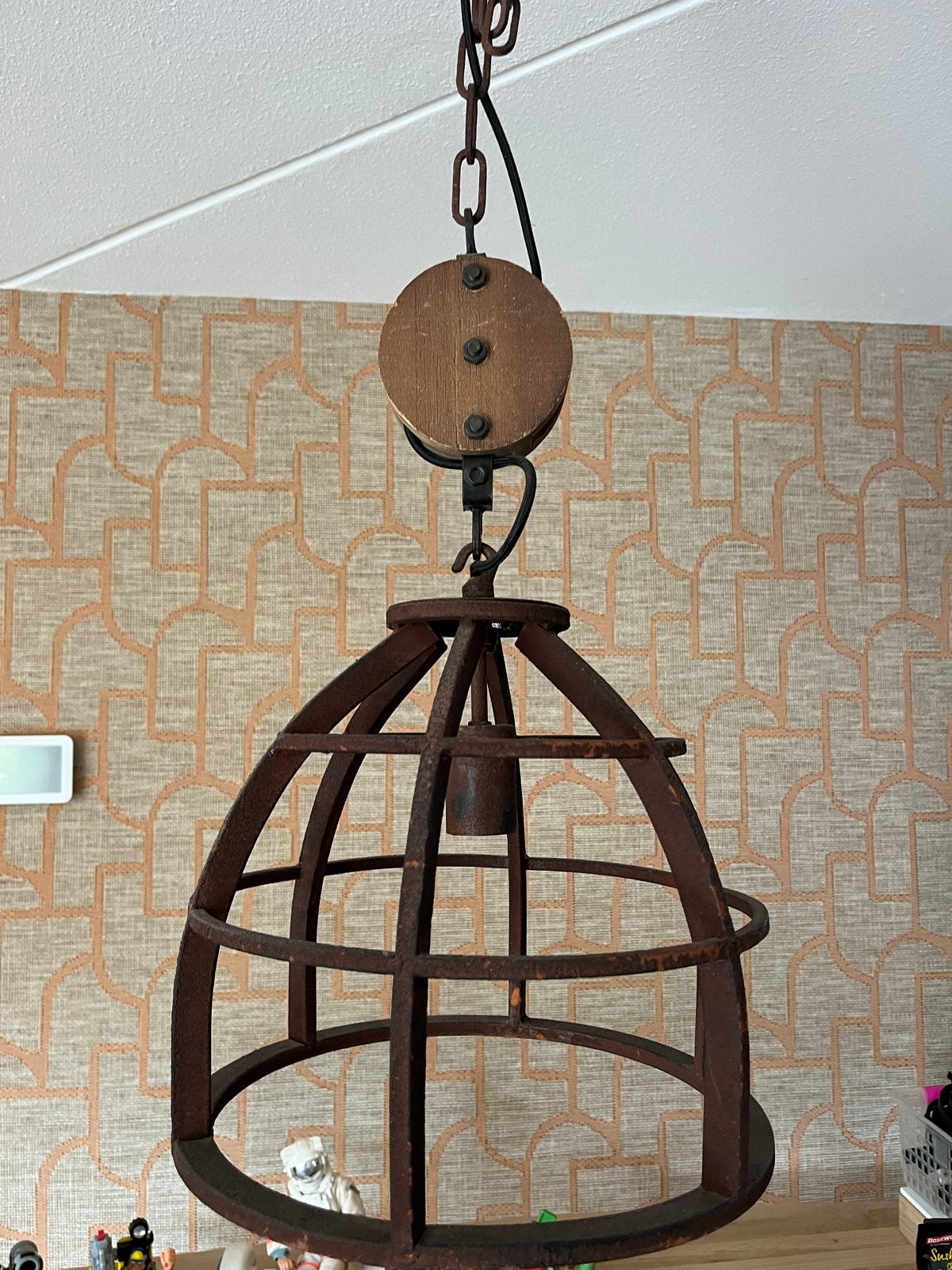 Industriële hanglampen (2 stuks) met katrol en kooi, Huis en Inrichting, Ophalen, Gebruikt, Hout, E27 (groot)
