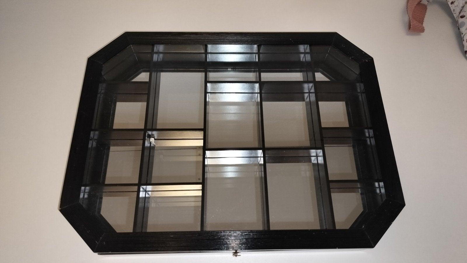 Mooie hang- of tafelvitrine voor verzamelingen, Verzenden
