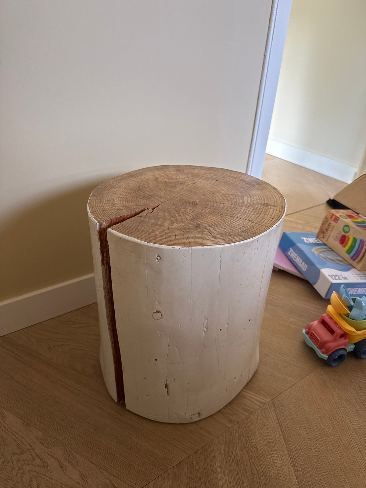 VT Wonen Bijzettafel Boomstam Wit met Houtnerf, Minder dan 55 cm, Gebruikt, Rond, Hout