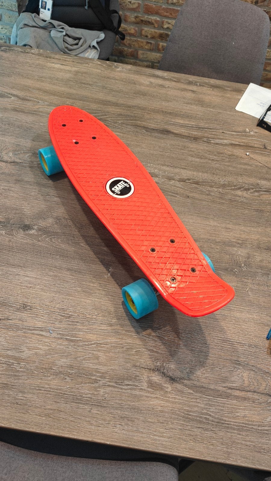 Rood Penny Skateboard met Blauwe Wielen, Sport en Fitness, Skateboarden, Ophalen of Verzenden, Gebruikt, Skateboard