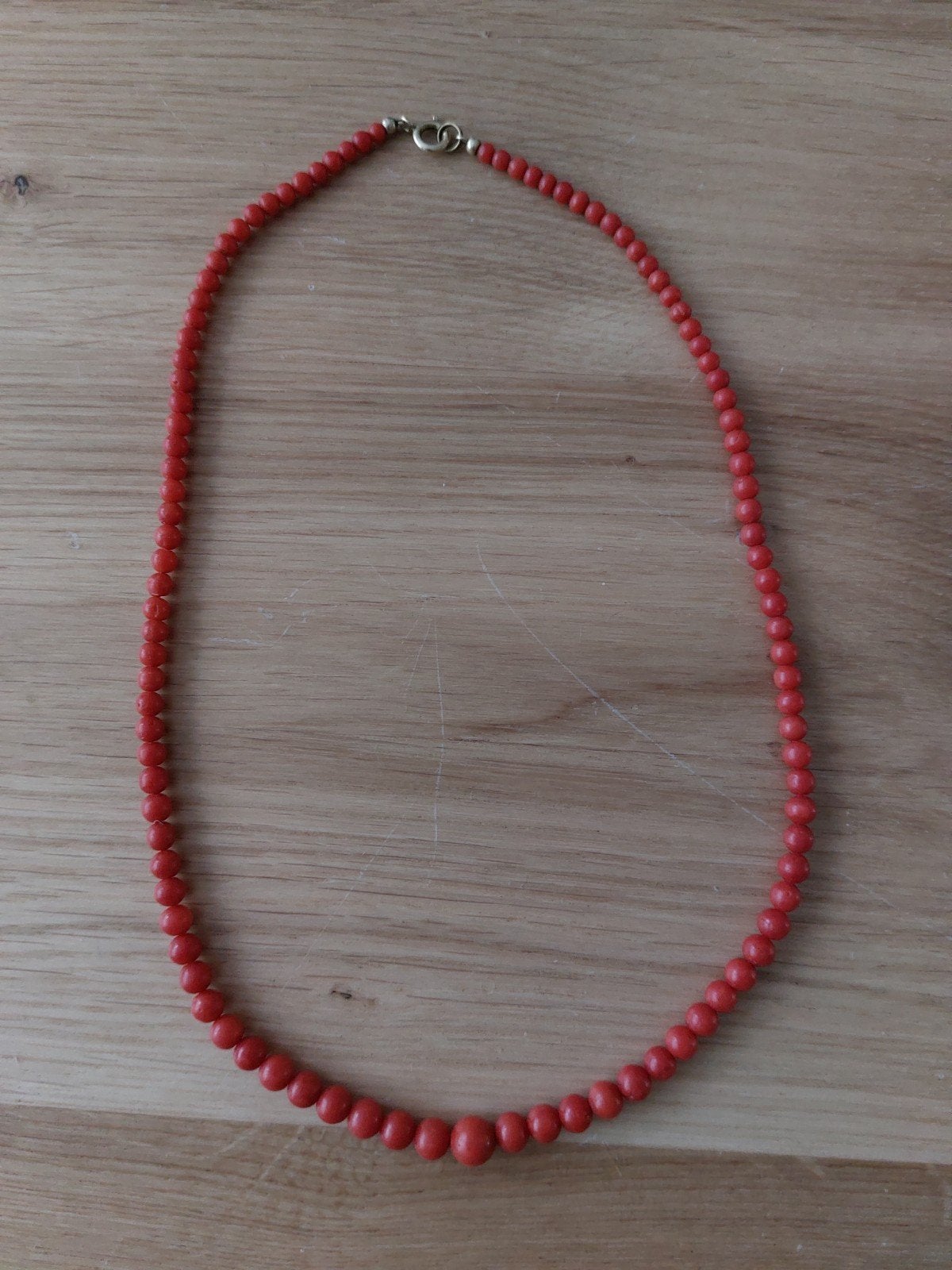 Bloedkoralen collier met gouden sluiting, Ophalen, Gebruikt, Rood, Overige materialen