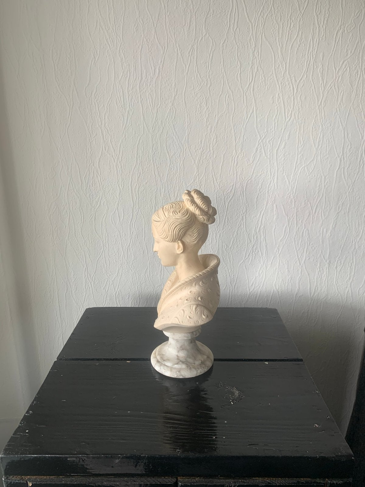Vintage albasten buste van een dame, Buste, Ophalen of Verzenden, 20 - 50 cm, Beige