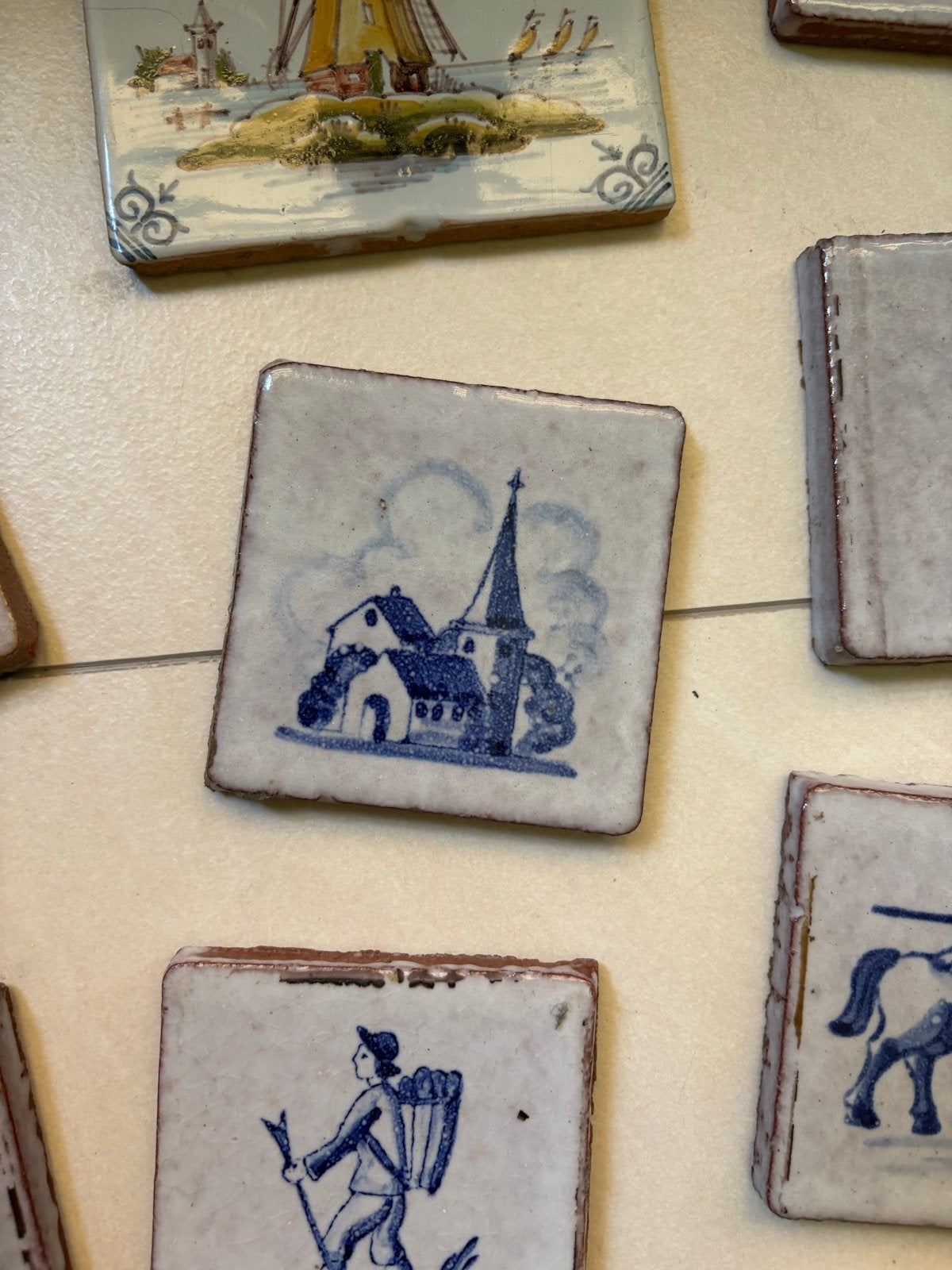 Set van 12 Delfts Blauwe tegeltjes met diverse afbeeldingen, Antiek en Kunst, Ophalen of Verzenden