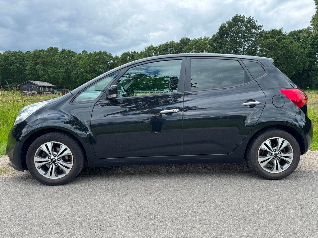Kia Venga 1.6 CVVT ExecutiveLine top onderhouden|navigatie|t, Auto's, Kia, Gebruikt, 4 cilinders, Leder en Stof, Zwart