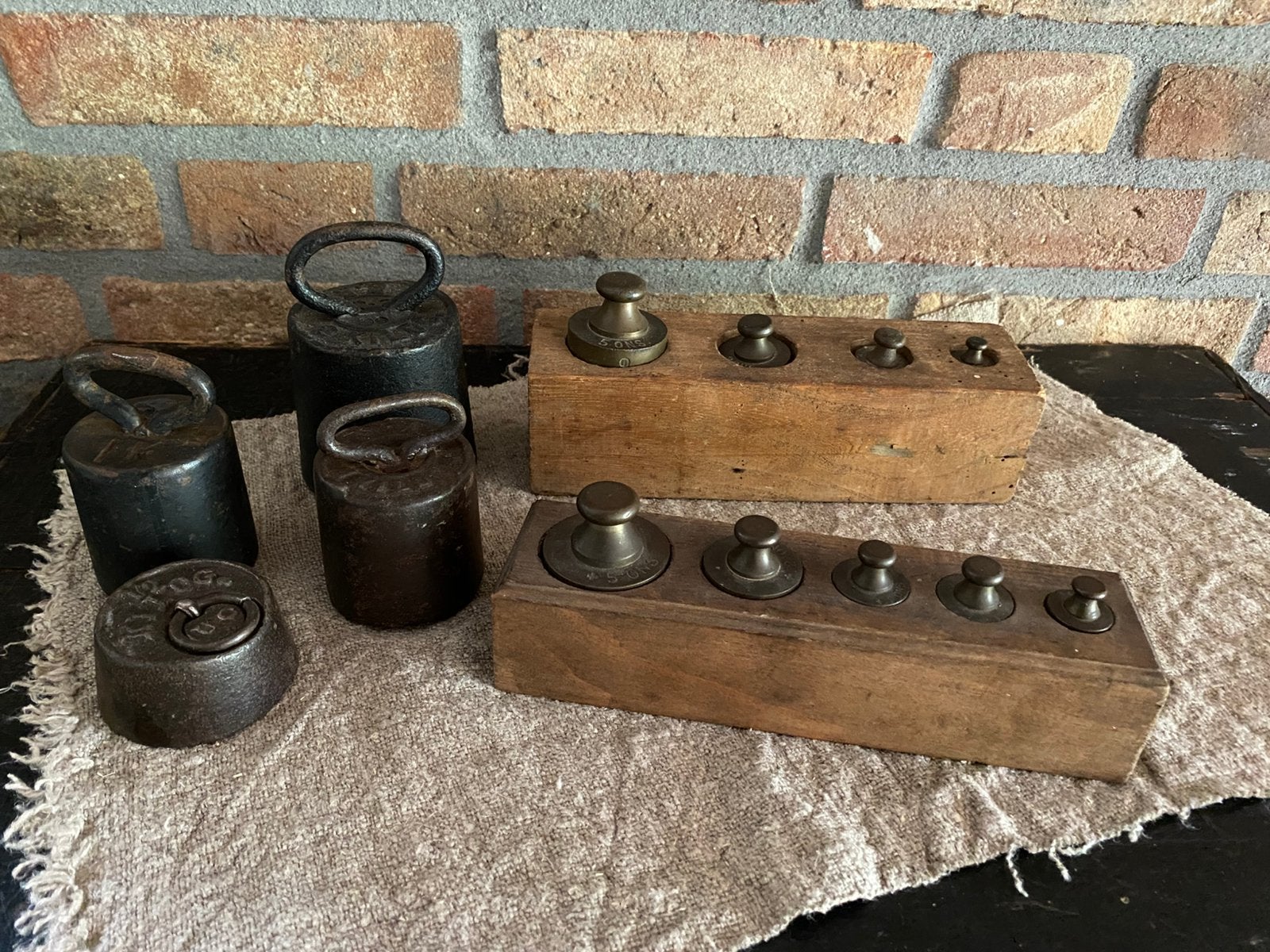 Brocante oude gewichten, in houten blok en los., Antiek en Kunst, Antiek | Gereedschap en Instrumenten, Ophalen of Verzenden