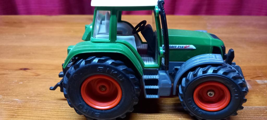 Siku Fendt 716 Vario Tractor Speelgoedmodel, Hobby en Vrije tijd, Modelauto's | 1:32, Ophalen