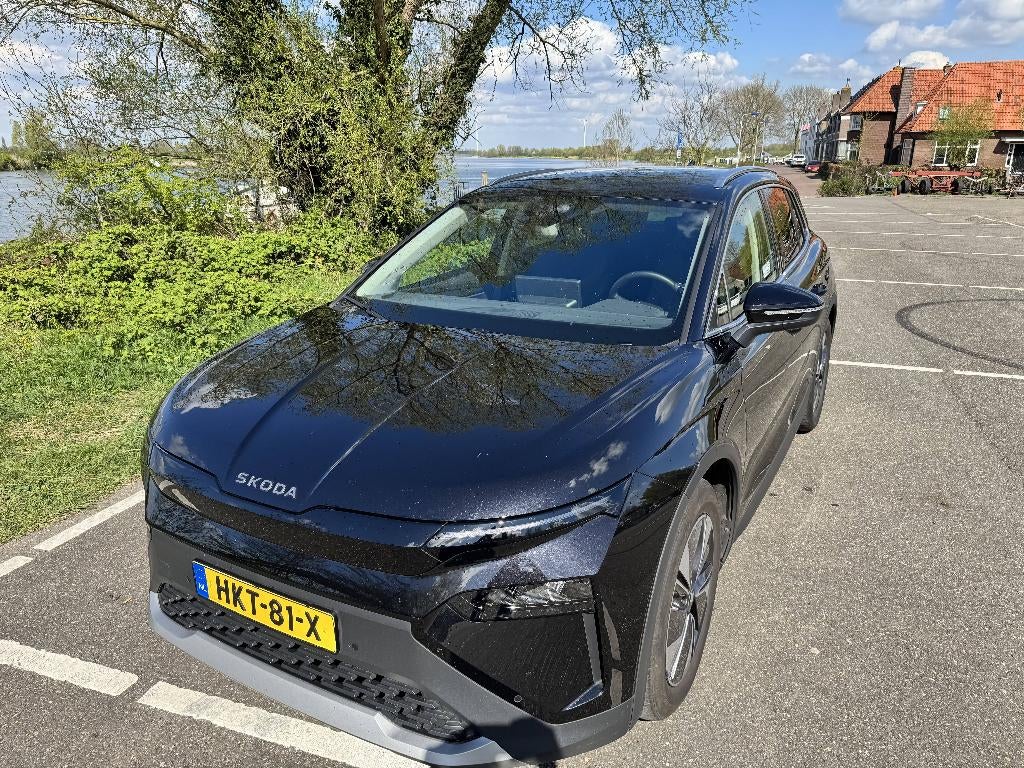Skoda Elroq 77 kWh Elektromotor 285pk 2025 Zwart, Auto's, Skoda, Achterwielaandrijving, 495 min, Zwart, Origineel Nederlands