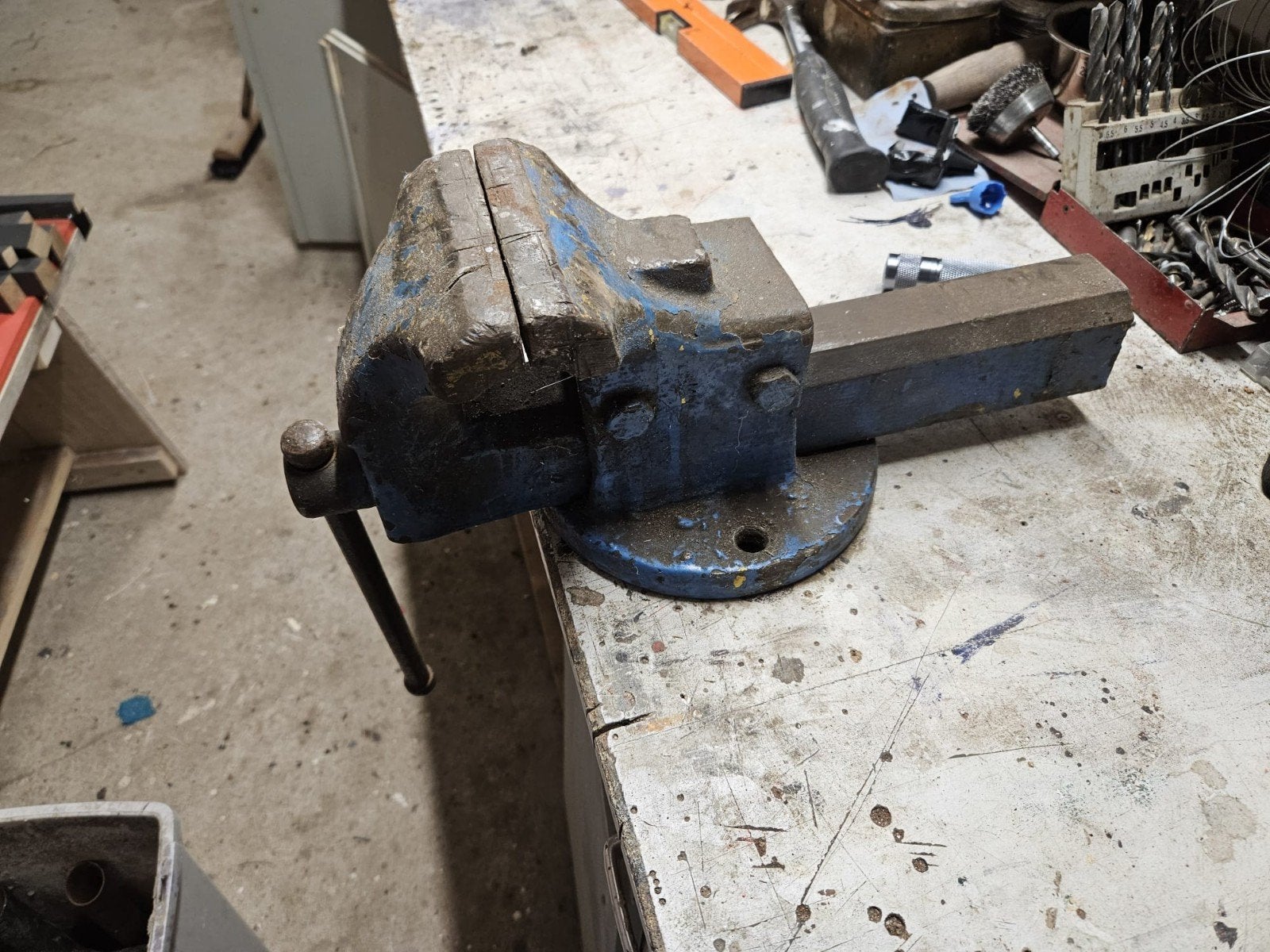 Zware stalen bankschroef 125mm
Bekbreedte 125 mm, Ophalen, Gebruikt, Minder dan 700 watt, Overige typen