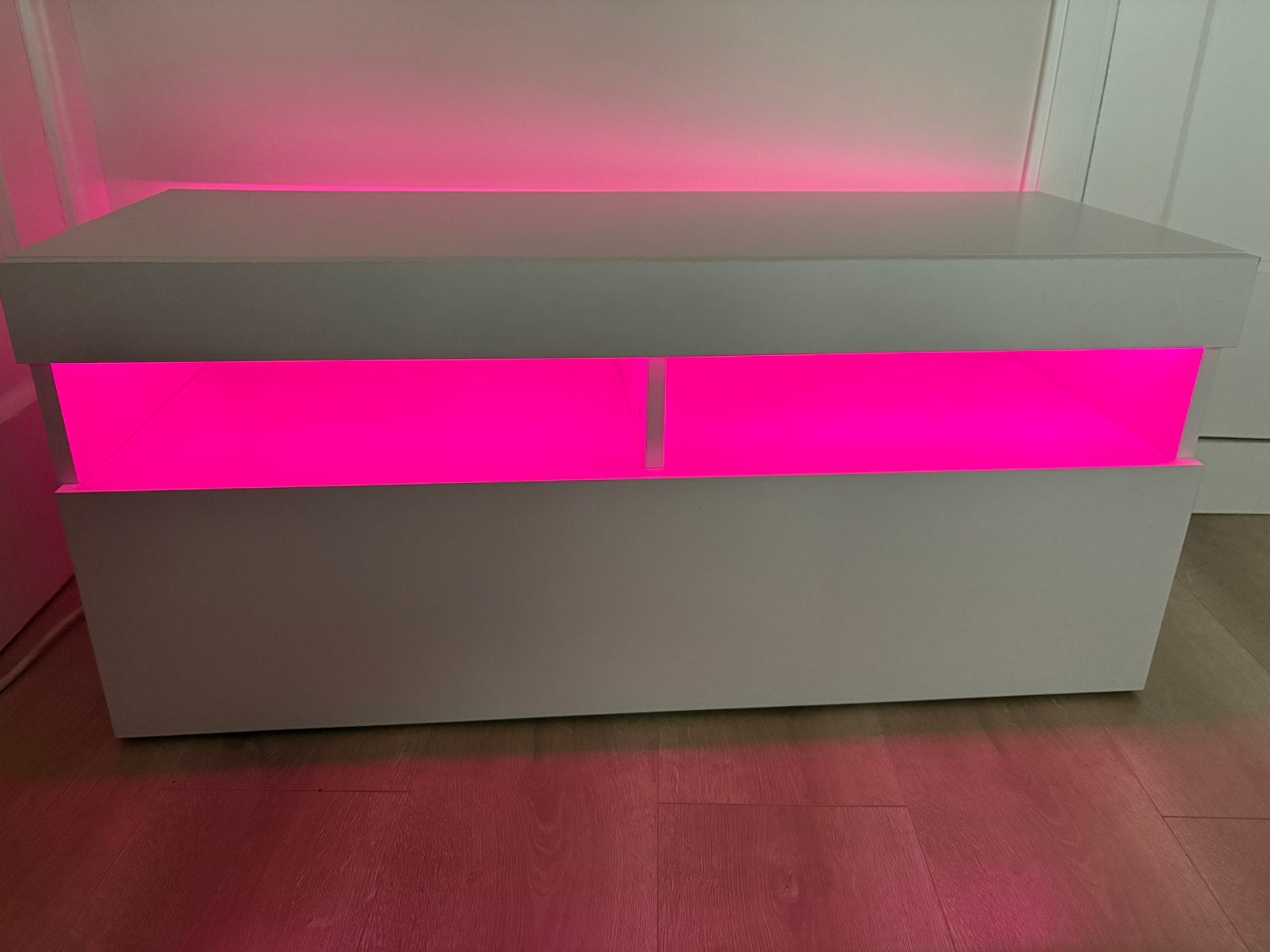 Tv kastje met lichtstrip, Ophalen, Gebruikt