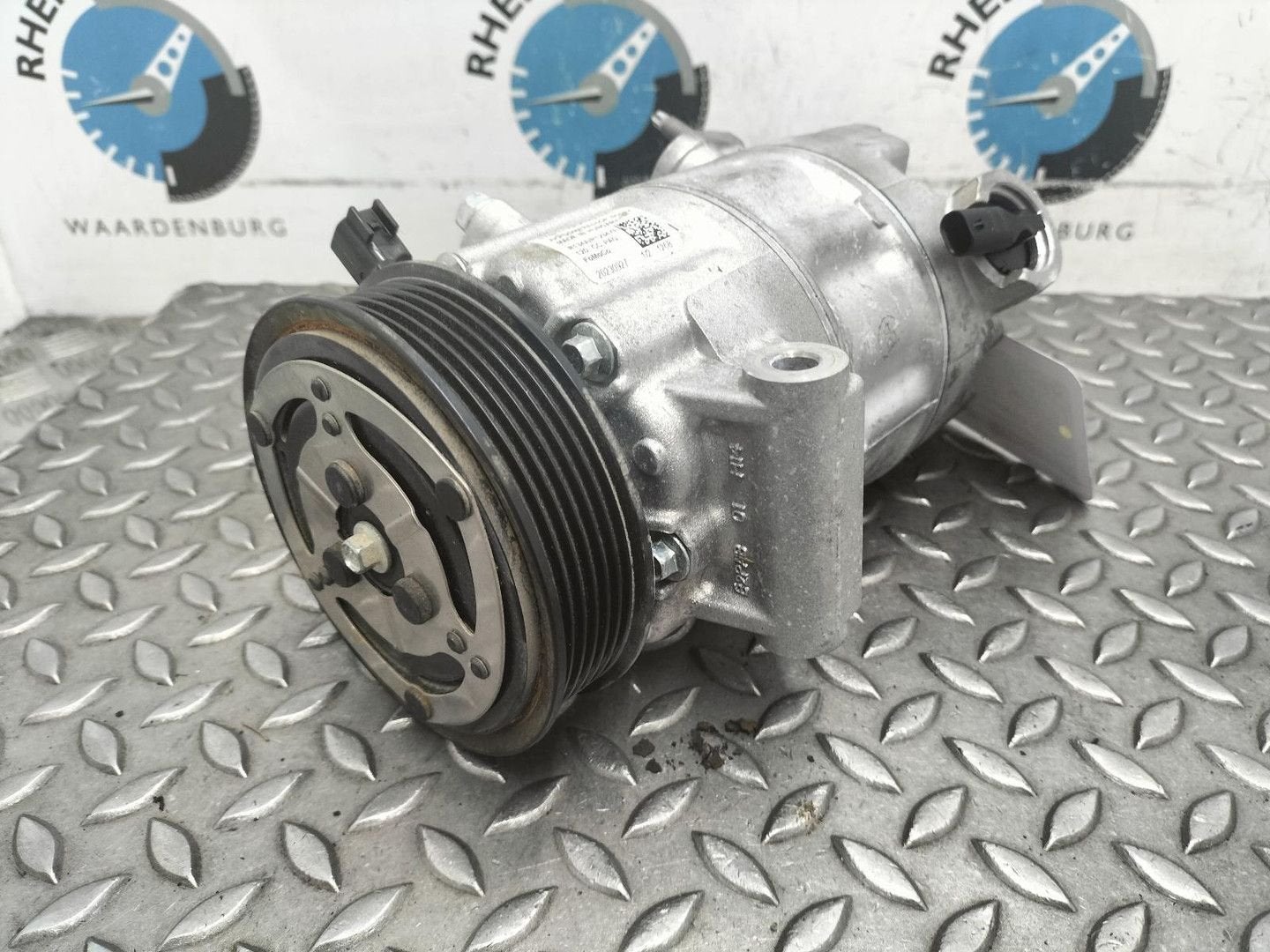 FORD TOURNEO CONNECT SWB Trend AIRCO COMPRESSOR / AIRCOPOMP, Ophalen of Verzenden, Gebruikt, Stiba lid