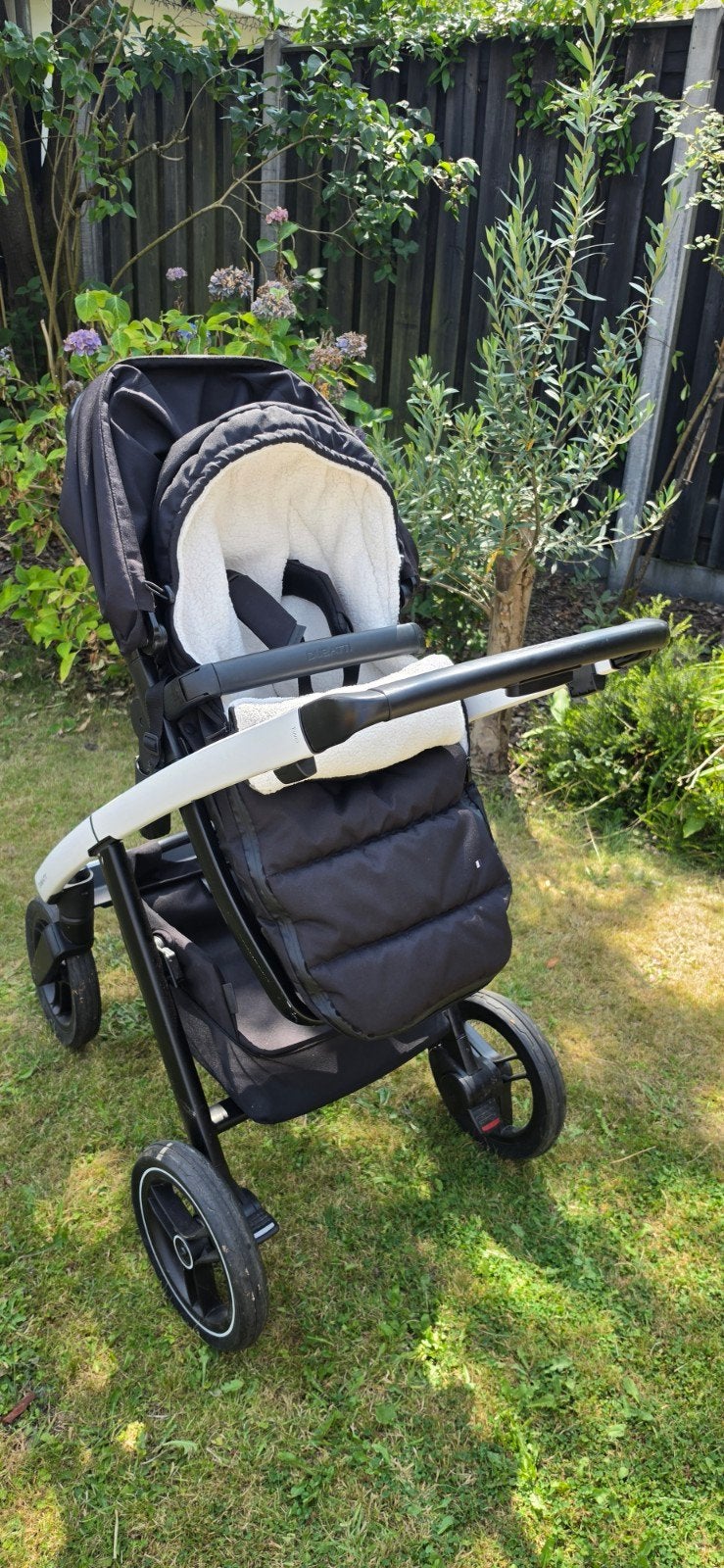 Zeer nette en complete Dubatti Two kinderwagen, Zo goed als nieuw, Combiwagen, Met reiswieg, Ophalen