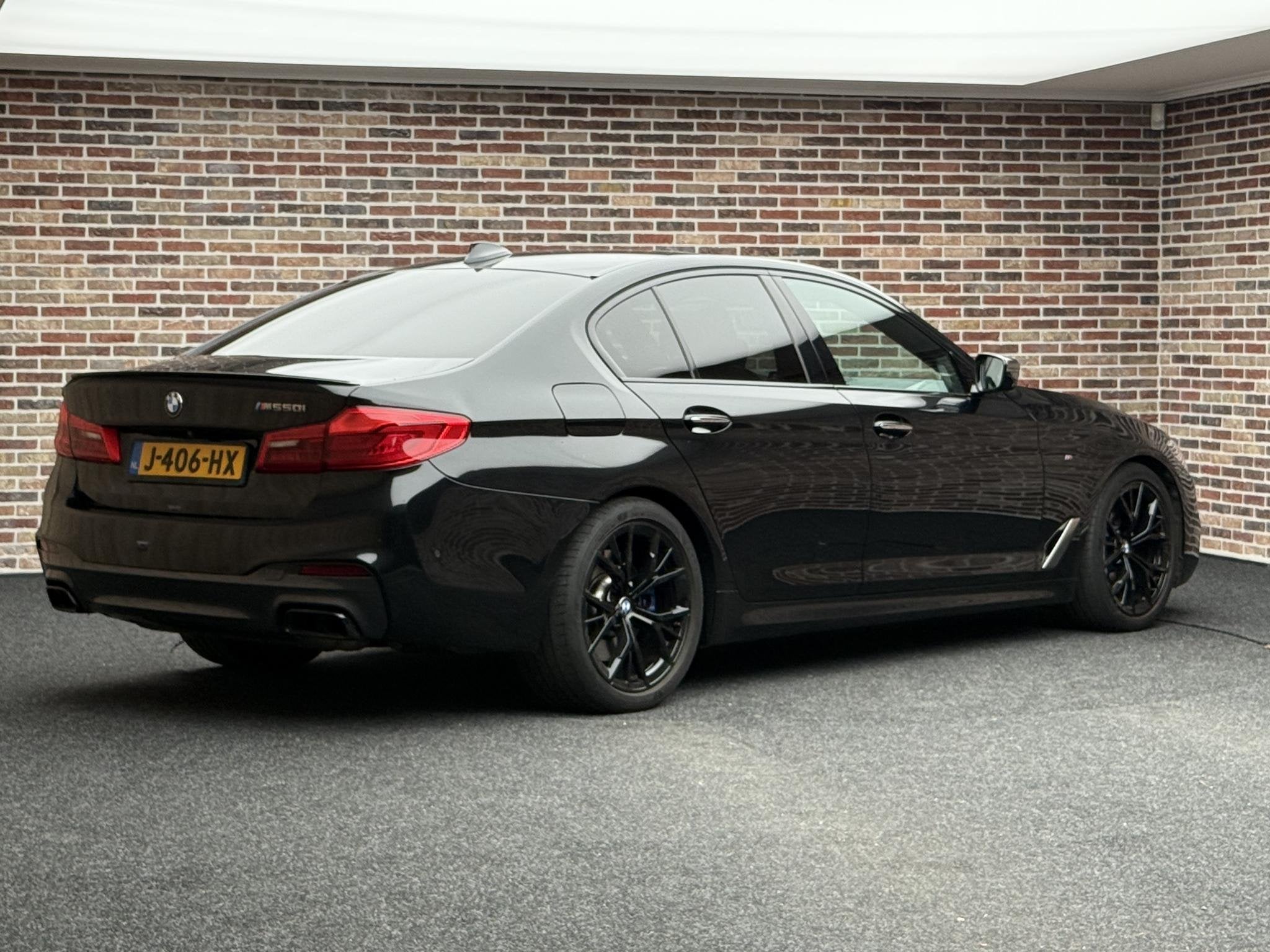 BMW 5-serie M550i xDrive High Executive Stoelverwarming & -v, Automaat, Dealer onderhouden, Gebruikt, 4395 cc