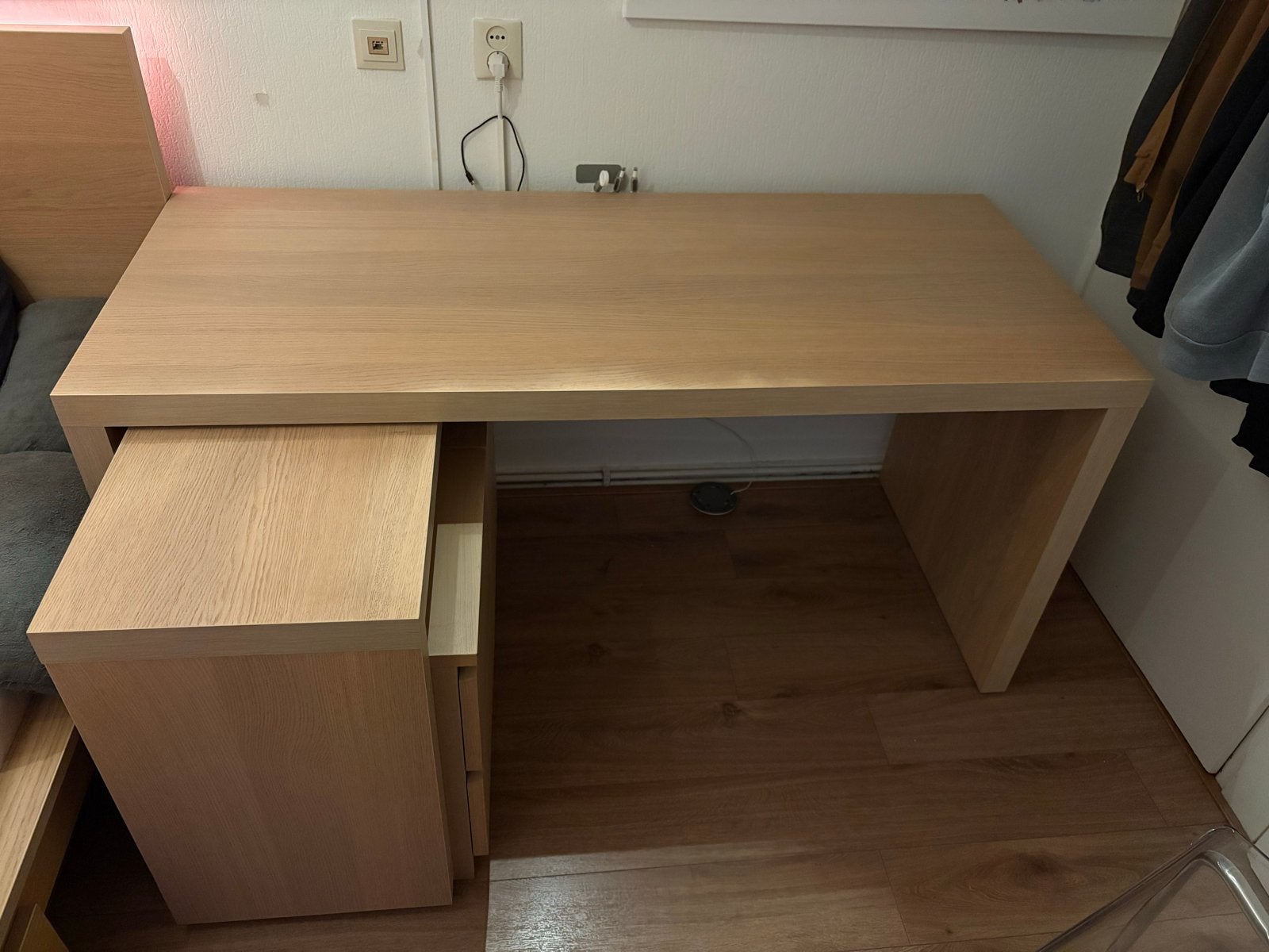 IKEA Malm bureau met uitrekbaar blad (exclusief ladekast), Ophalen, Opbergruimte, Gebruikt, Spaanplaat of MDF