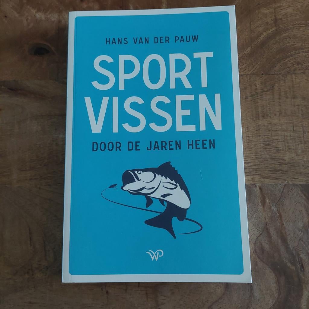 Sportvissen door de jaren heen - Hans van der Pauw, Watersport en Boten, Hengelsport | Algemeen, Ophalen of Verzenden, Zo goed als nieuw