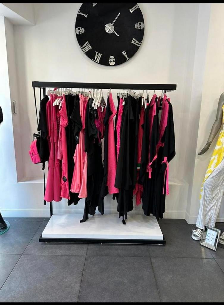 Winkelinterieur Kledingrekken, Ophalen, Zebrafashion, Venlo, Zo goed als nieuw