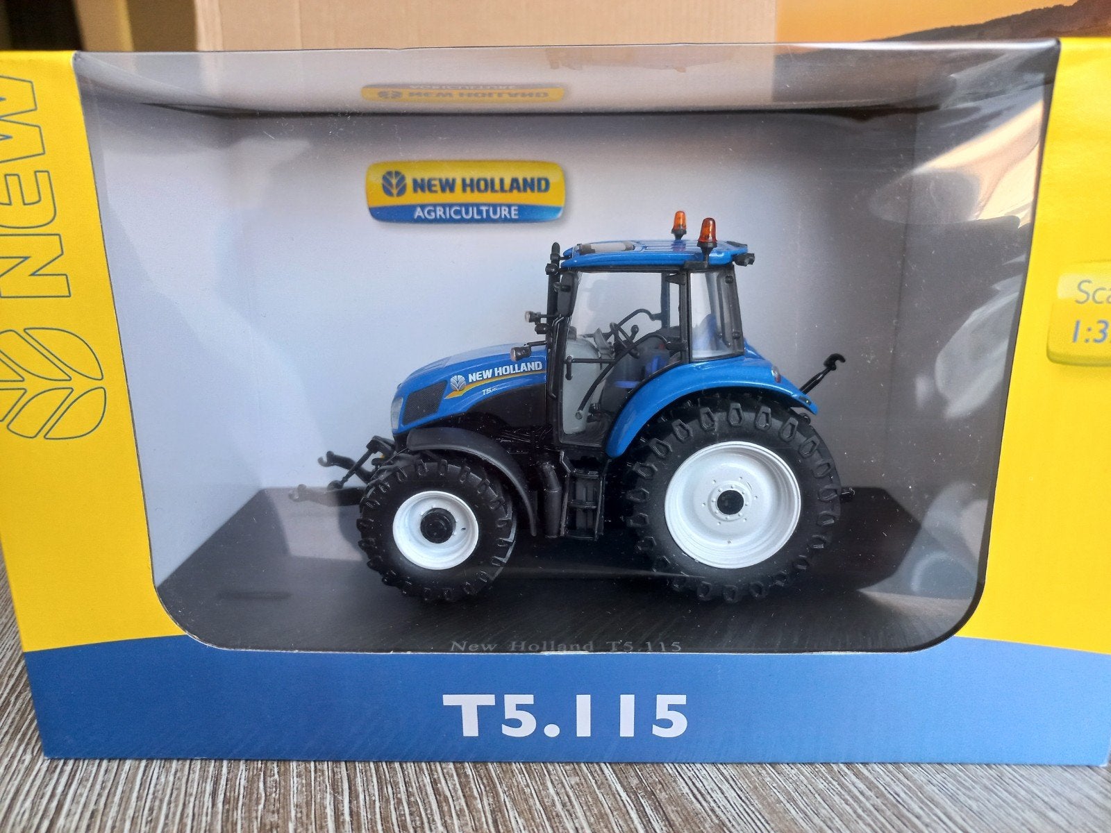 New Holland T5.115 Trekker UH, Ophalen of Verzenden, Nieuw, Tractor of Landbouw, Universal Hobbies